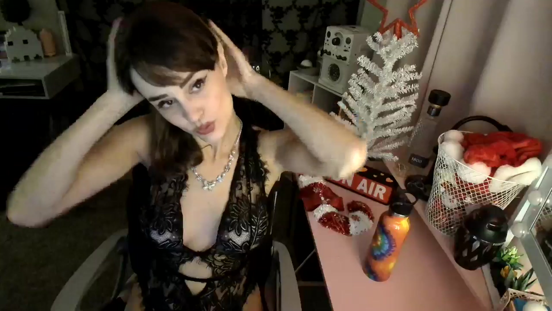 Gallery image thumbnail from HeidiKlumsy's myfreecams stream on, 12/03/2024, 05:02 image 9 of 20