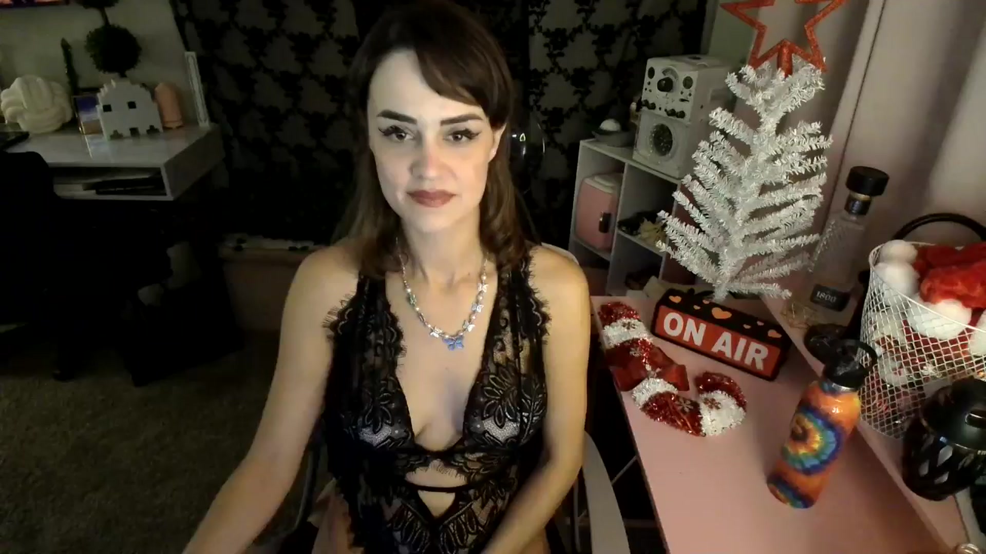 Gallery image thumbnail from HeidiKlumsy's myfreecams stream on, 12/03/2024, 05:02 image 13 of 20