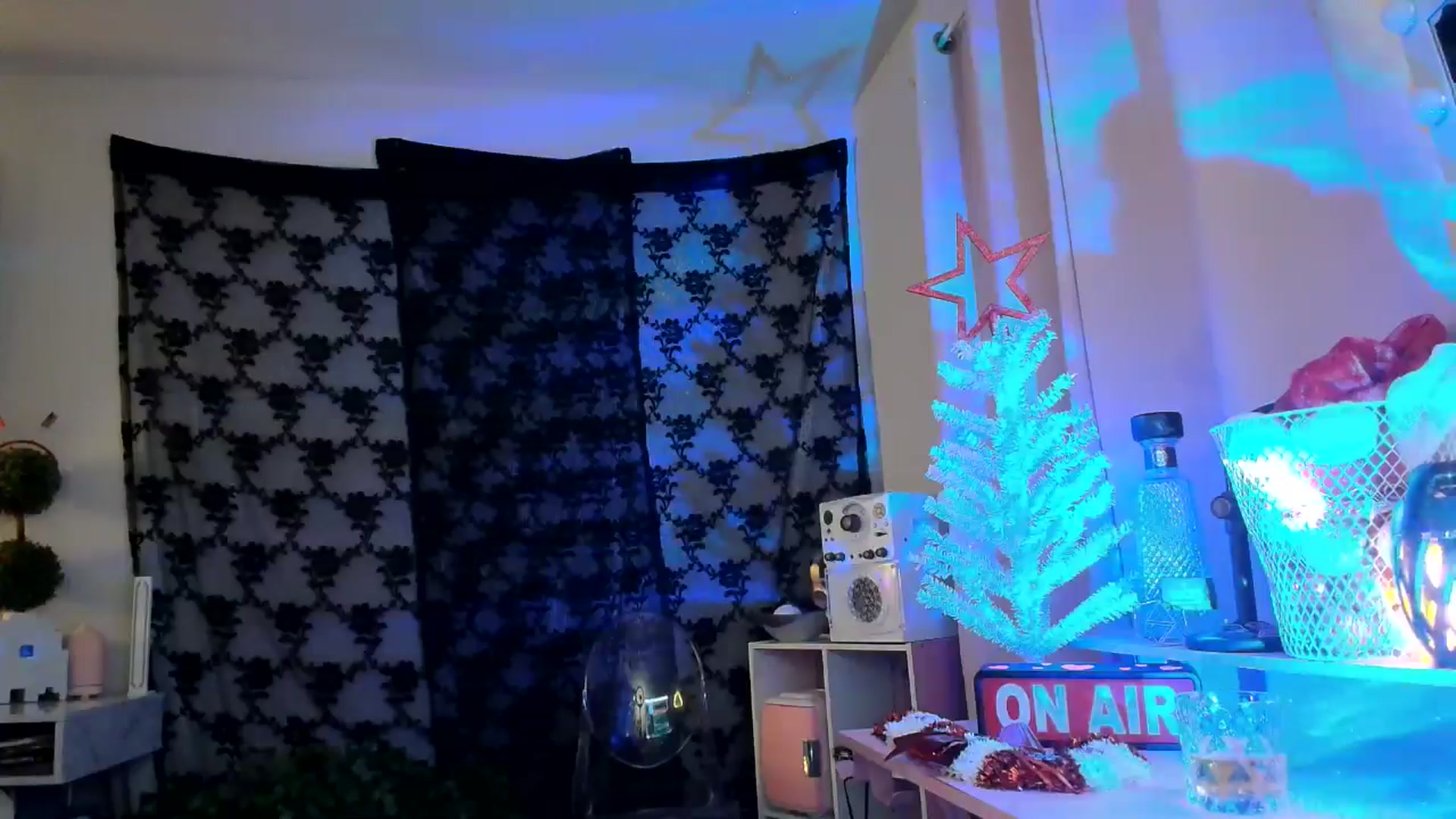 Gallery image thumbnail from HeidiKlumsy's myfreecams stream on, 12/03/2024, 08:18 image 11 of 20
