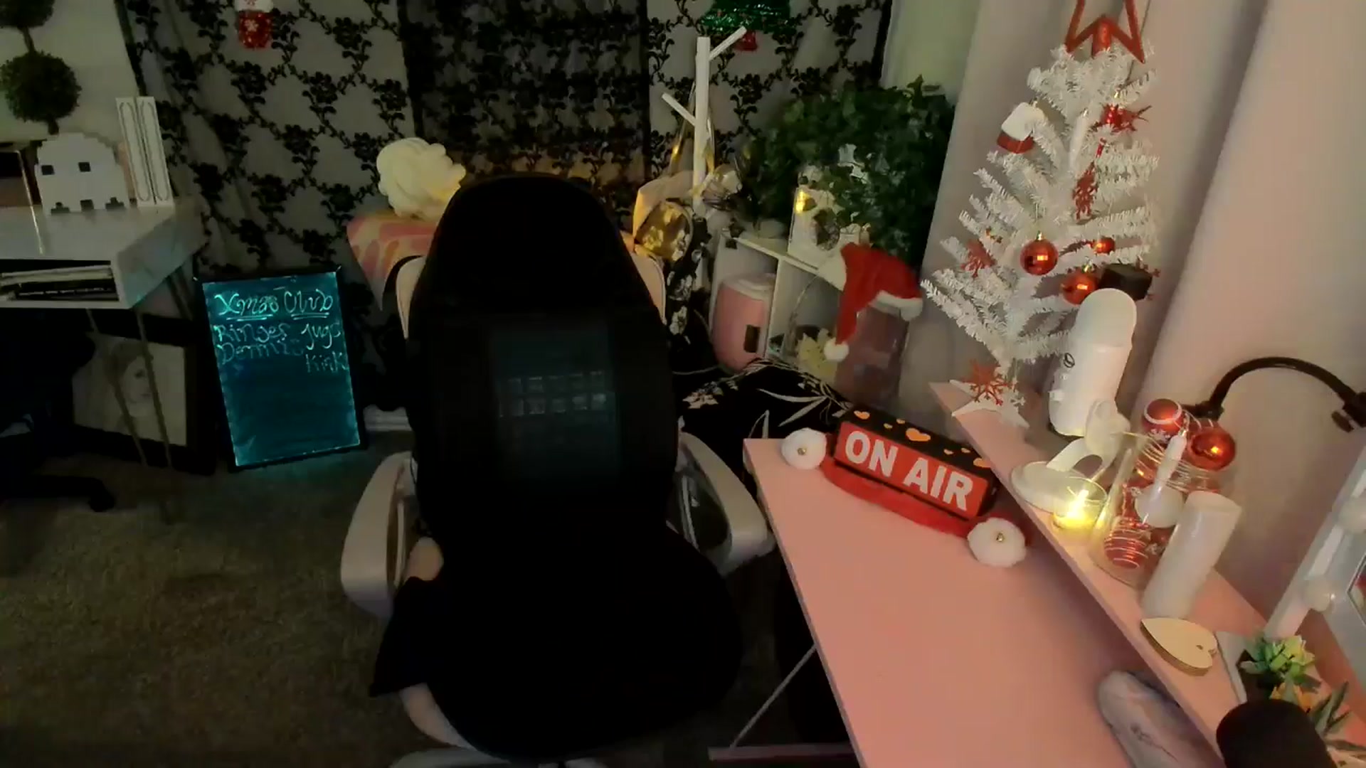 Gallery image thumbnail from HeidiKlumsy's myfreecams stream on, 12/07/2024, 21:56 image 17 of 20