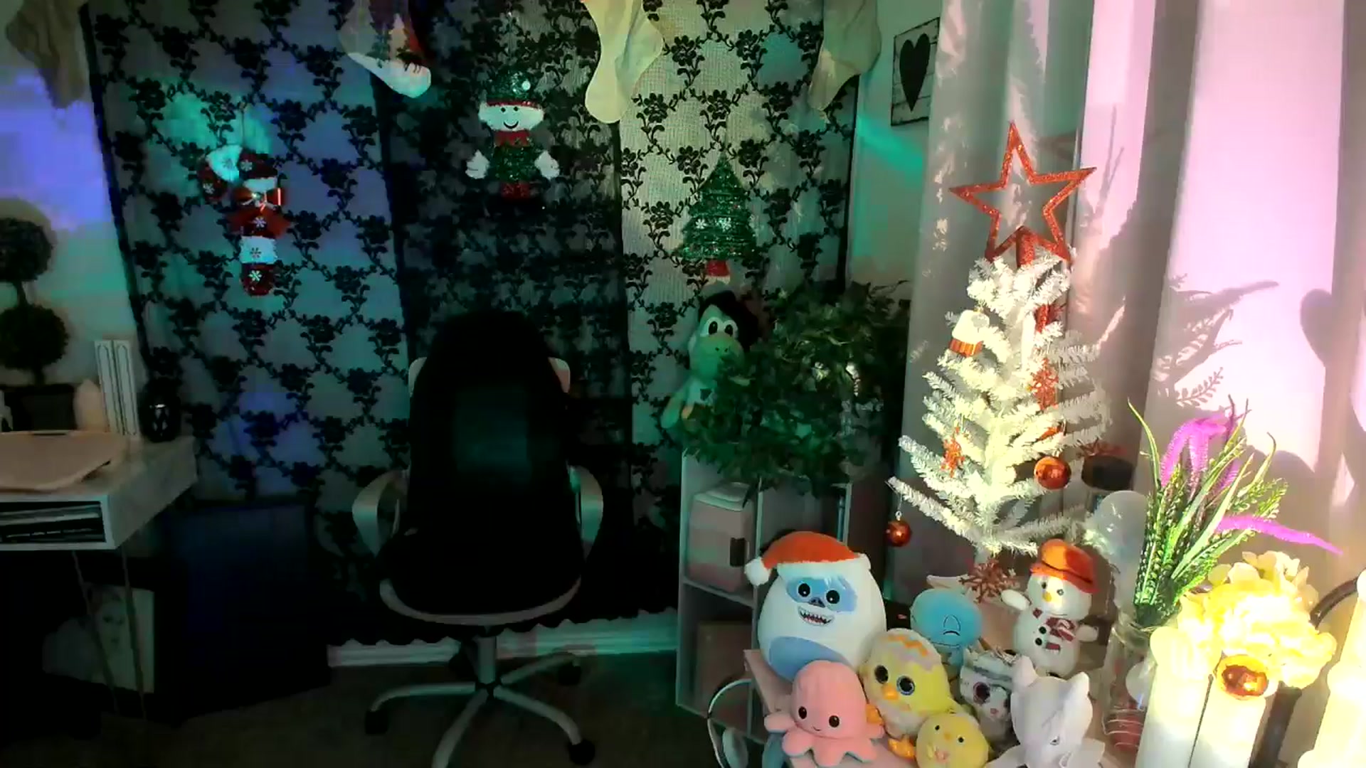 Gallery image thumbnail from HeidiKlumsy's myfreecams stream on, 12/16/2024, 05:27 image 6 of 20
