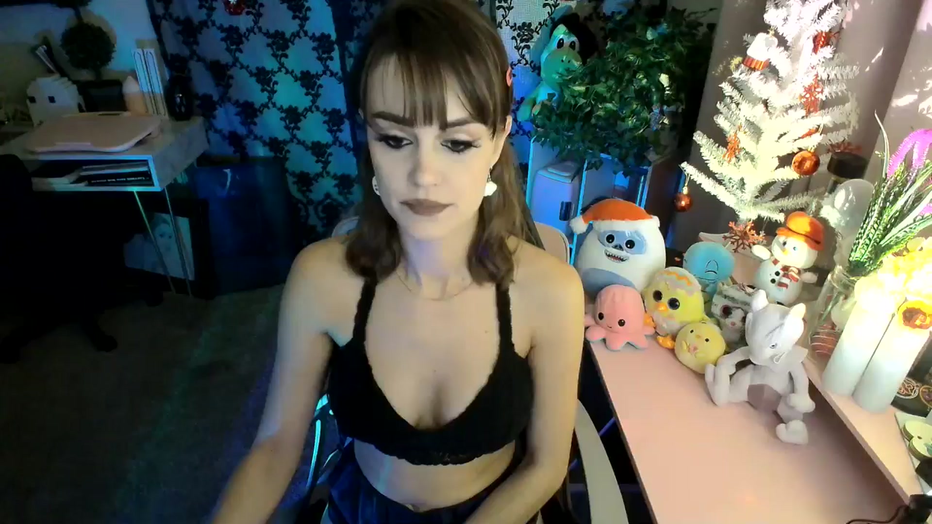 Gallery image thumbnail from HeidiKlumsy's myfreecams stream on, 12/16/2024, 05:27 image 10 of 20
