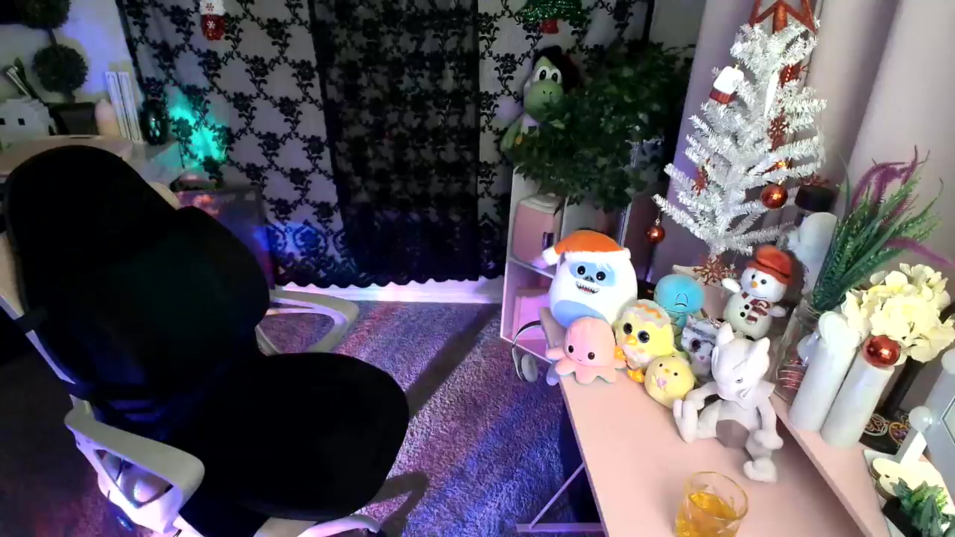 Gallery image thumbnail from HeidiKlumsy's myfreecams stream on, 12/16/2024, 06:15 image 10 of 20