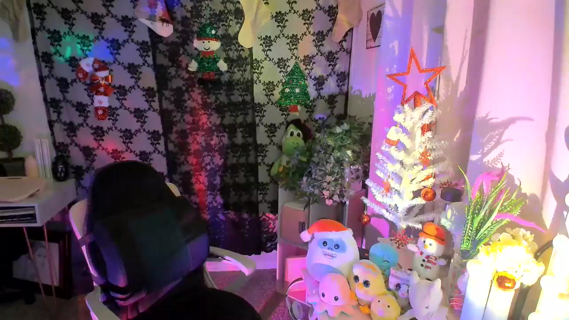 Gallery image thumbnail from HeidiKlumsy's myfreecams stream on, 12/16/2024, 06:15 image 5 of 20
