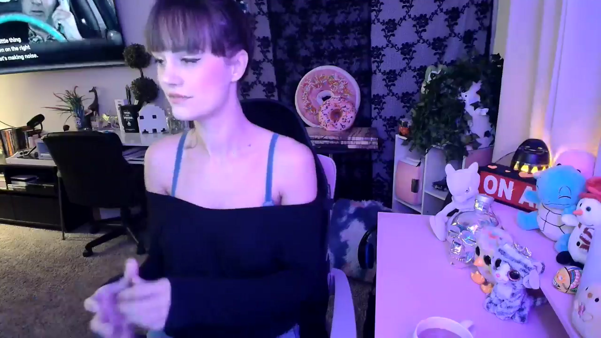 Gallery image thumbnail from HeidiKlumsy's myfreecams stream on, 01/09/2025, 24:40 image 4 of 20
