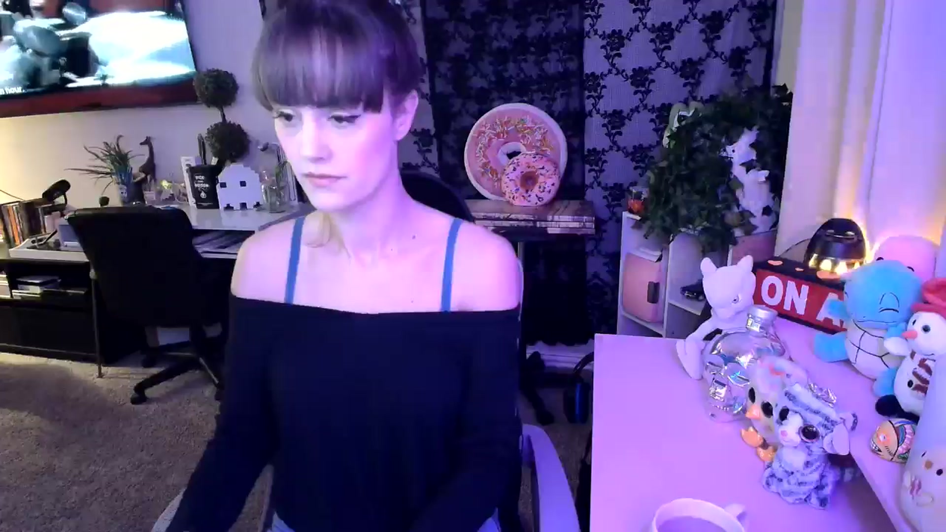 Gallery image thumbnail from HeidiKlumsy's myfreecams stream on, 01/09/2025, 24:40 image 5 of 20