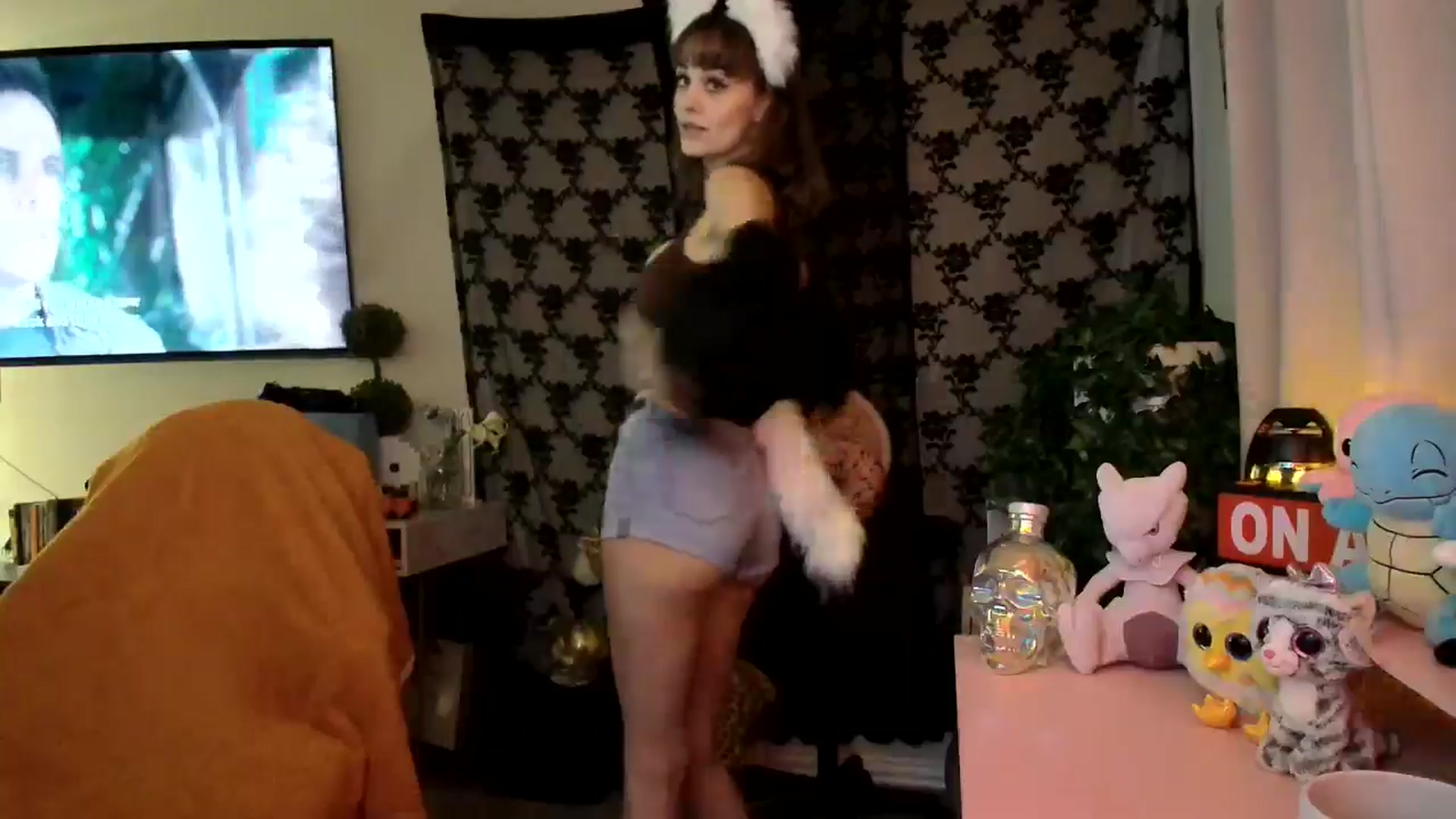 Gallery image thumbnail from HeidiKlumsy's myfreecams stream on, 01/09/2025, 22:25 image 15 of 20