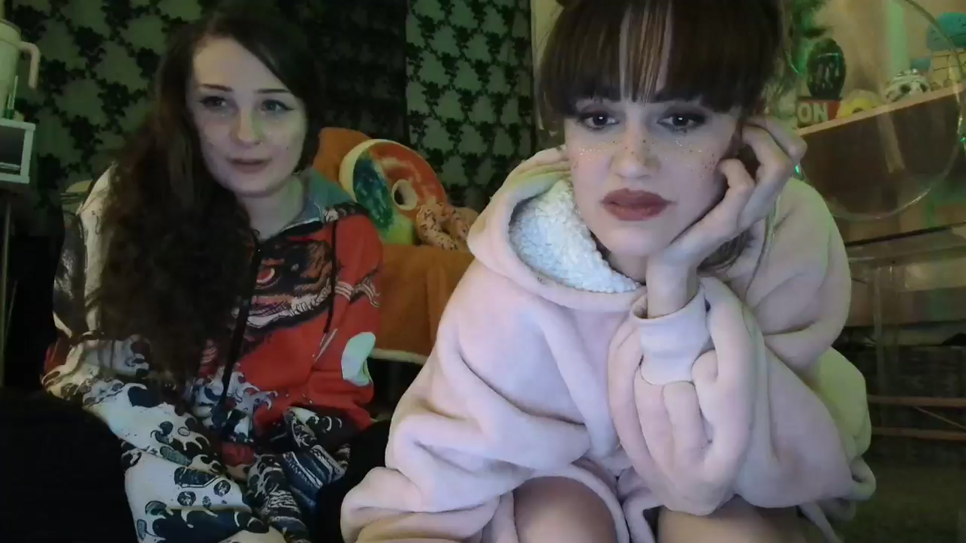 Gallery image thumbnail from HeidiKlumsy's myfreecams stream on, 01/13/2025, 08:45 image 16 of 20
