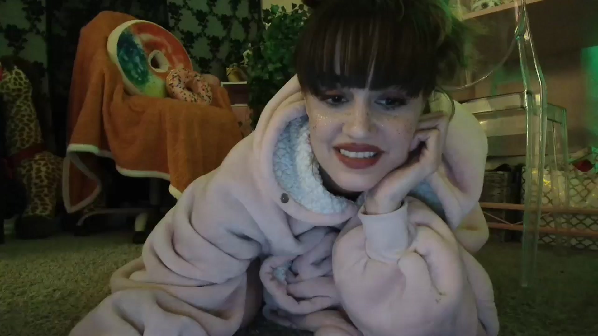 Gallery image thumbnail from HeidiKlumsy's myfreecams stream on, 01/13/2025, 08:45 image 4 of 20