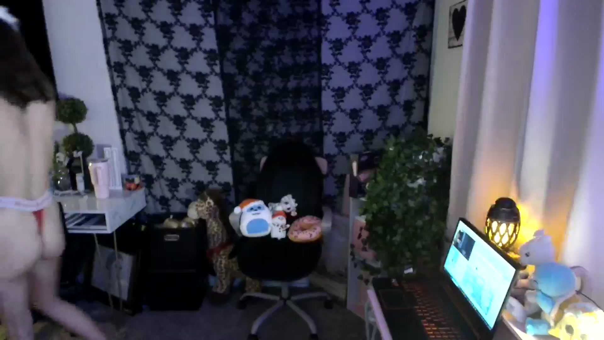 Gallery image thumbnail from HeidiKlumsy's myfreecams stream on, 01/14/2025, 02:44 image 19 of 20