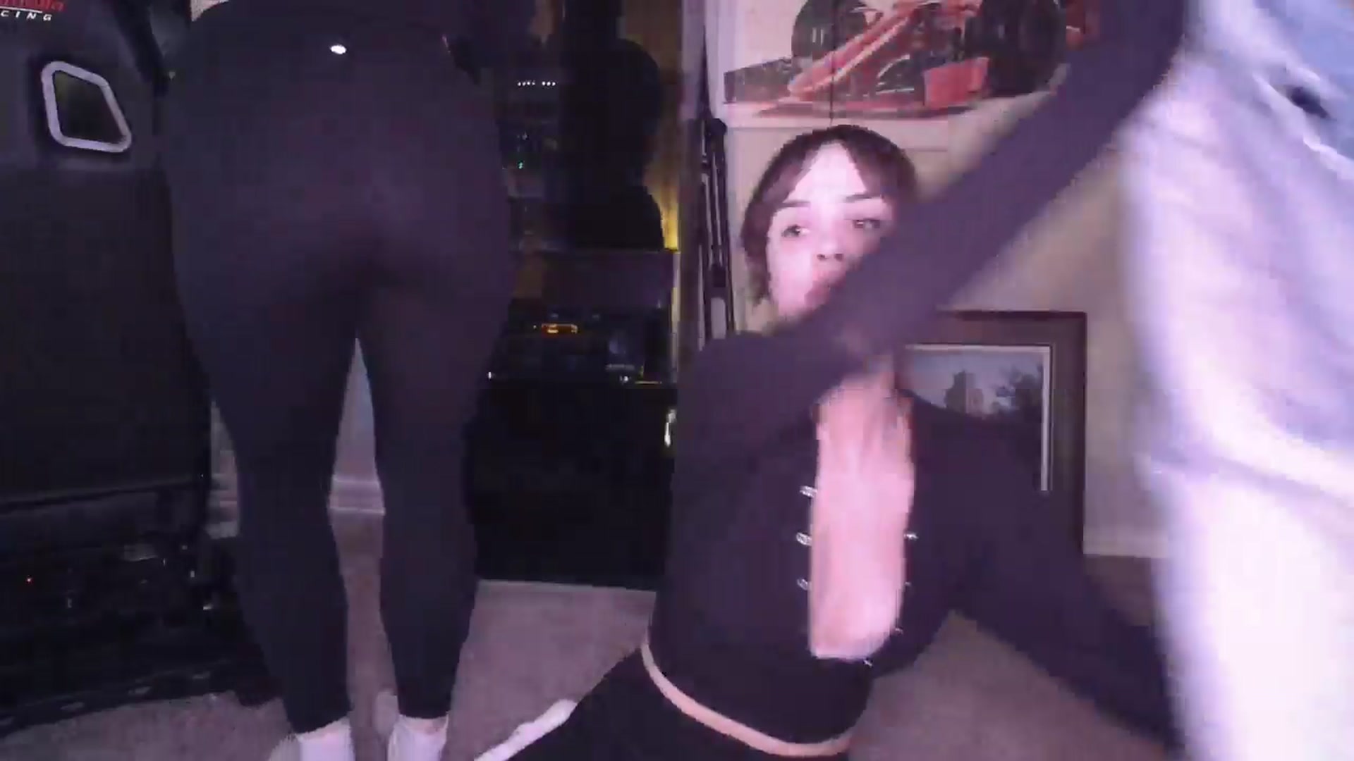 Gallery image thumbnail from HeidiKlumsy's myfreecams stream on, 01/21/2025, 03:06 image 10 of 20