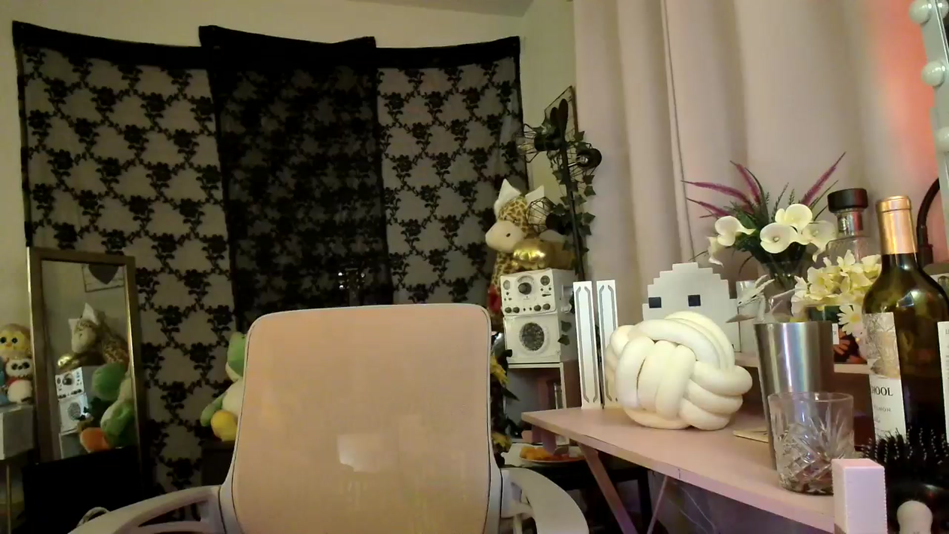 Gallery image thumbnail from HeidiKlumsy's myfreecams stream on, 02/05/2025, 07:53 image 4 of 20