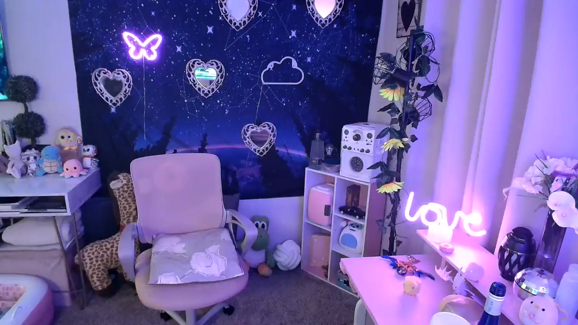 Gallery image thumbnail from HeidiKlumsy's myfreecams stream on, 02/18/2025, 10:19 image 15 of 20