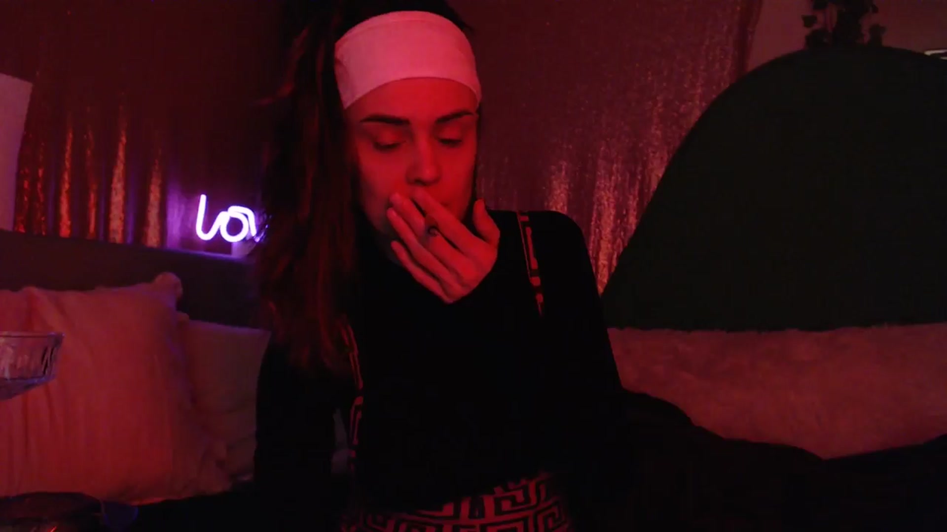 Gallery image thumbnail from HeidiKlumsy's myfreecams stream on, 02/19/2025, 08:28 image 5 of 20
