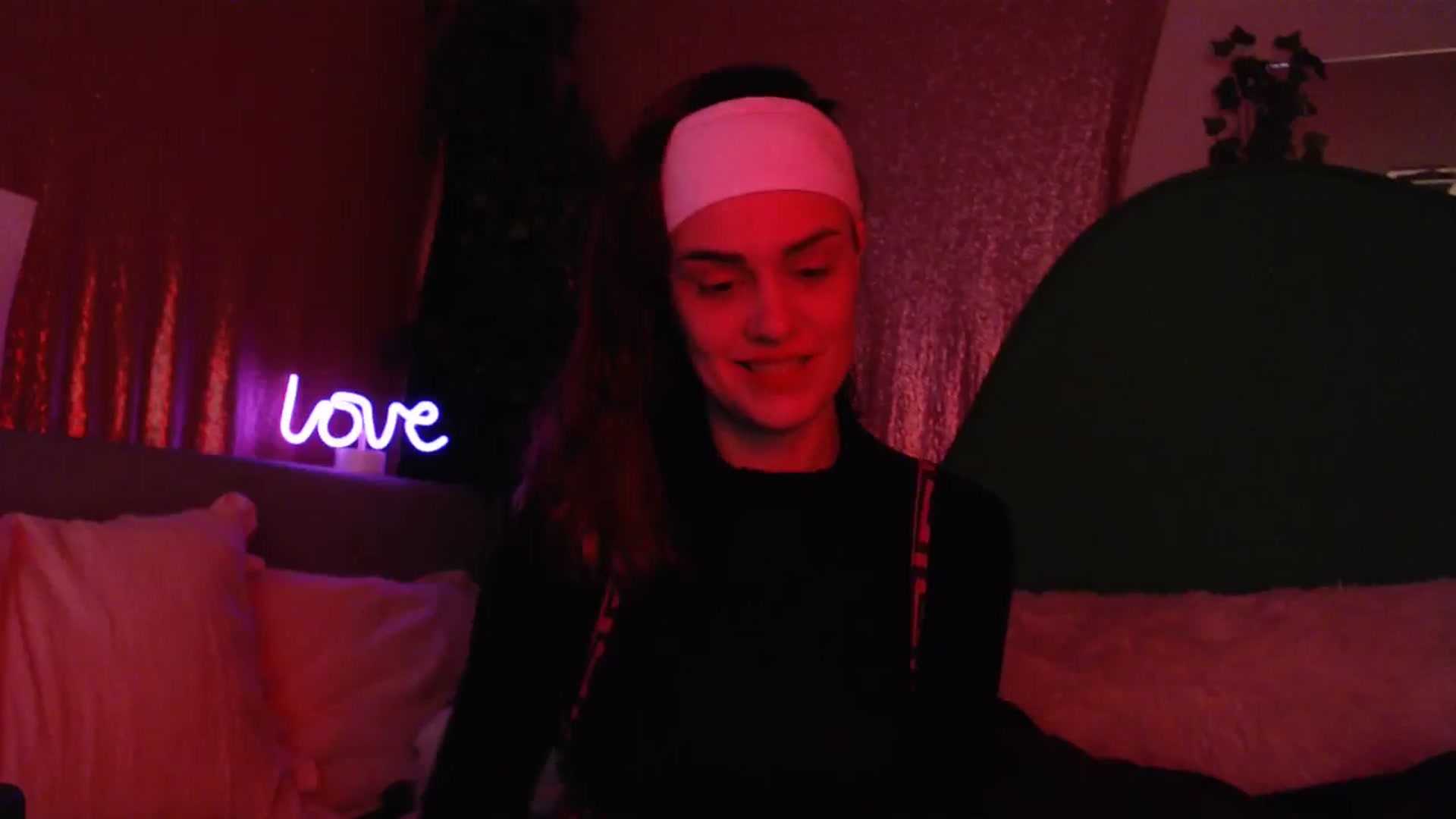 Gallery image thumbnail from HeidiKlumsy's myfreecams stream on, 02/19/2025, 08:28 image 2 of 20