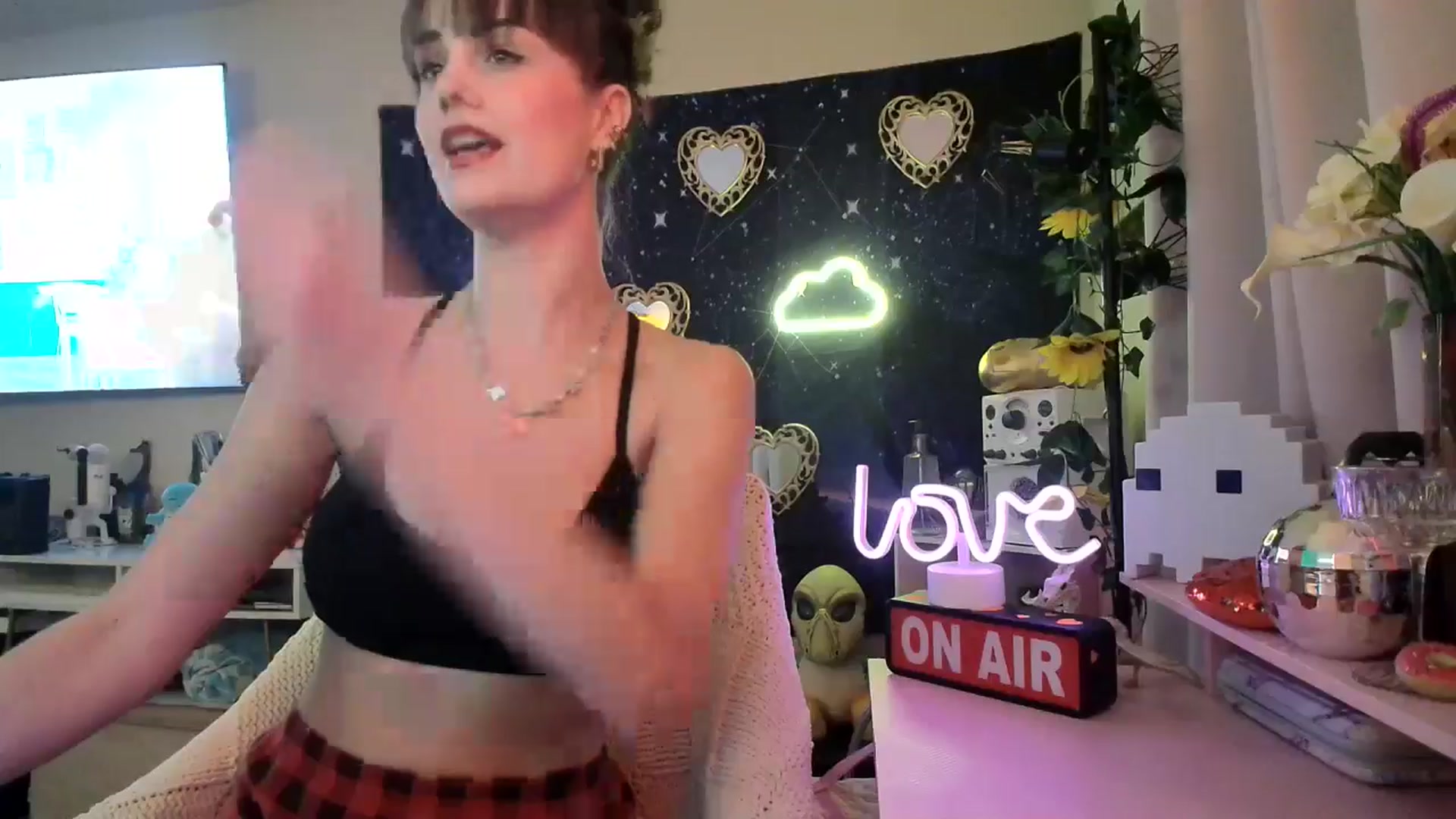 Gallery image thumbnail from HeidiKlumsy's myfreecams stream on, 02/21/2025, 08:20 image 2 of 20