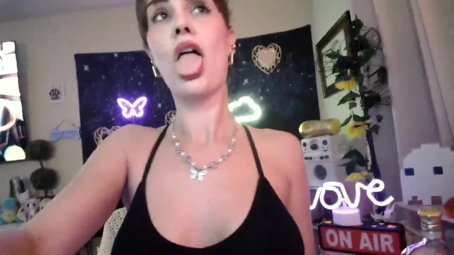 Gallery image thumbnail from HeidiKlumsy's myfreecams stream on, 02/21/2025, 08:20 image 5 of 20