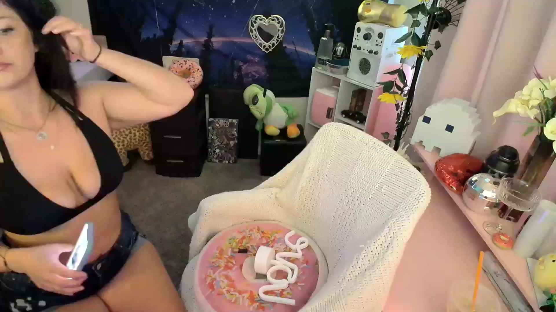 Gallery image thumbnail from HeidiKlumsy's myfreecams stream on, 02/25/2025, 20:00 image 1 of 20