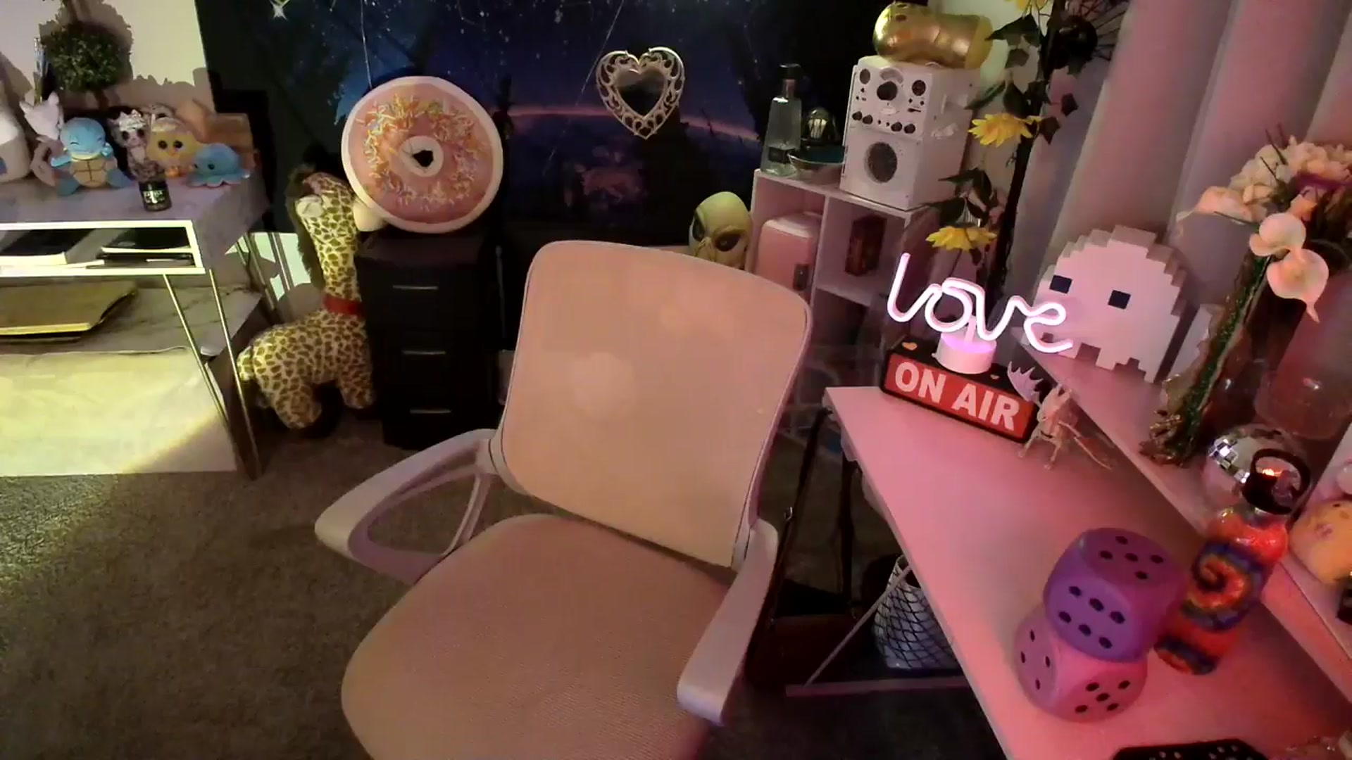Gallery image thumbnail from HeidiKlumsy's myfreecams stream on, 03/10/2025, 03:34 image 2 of 20