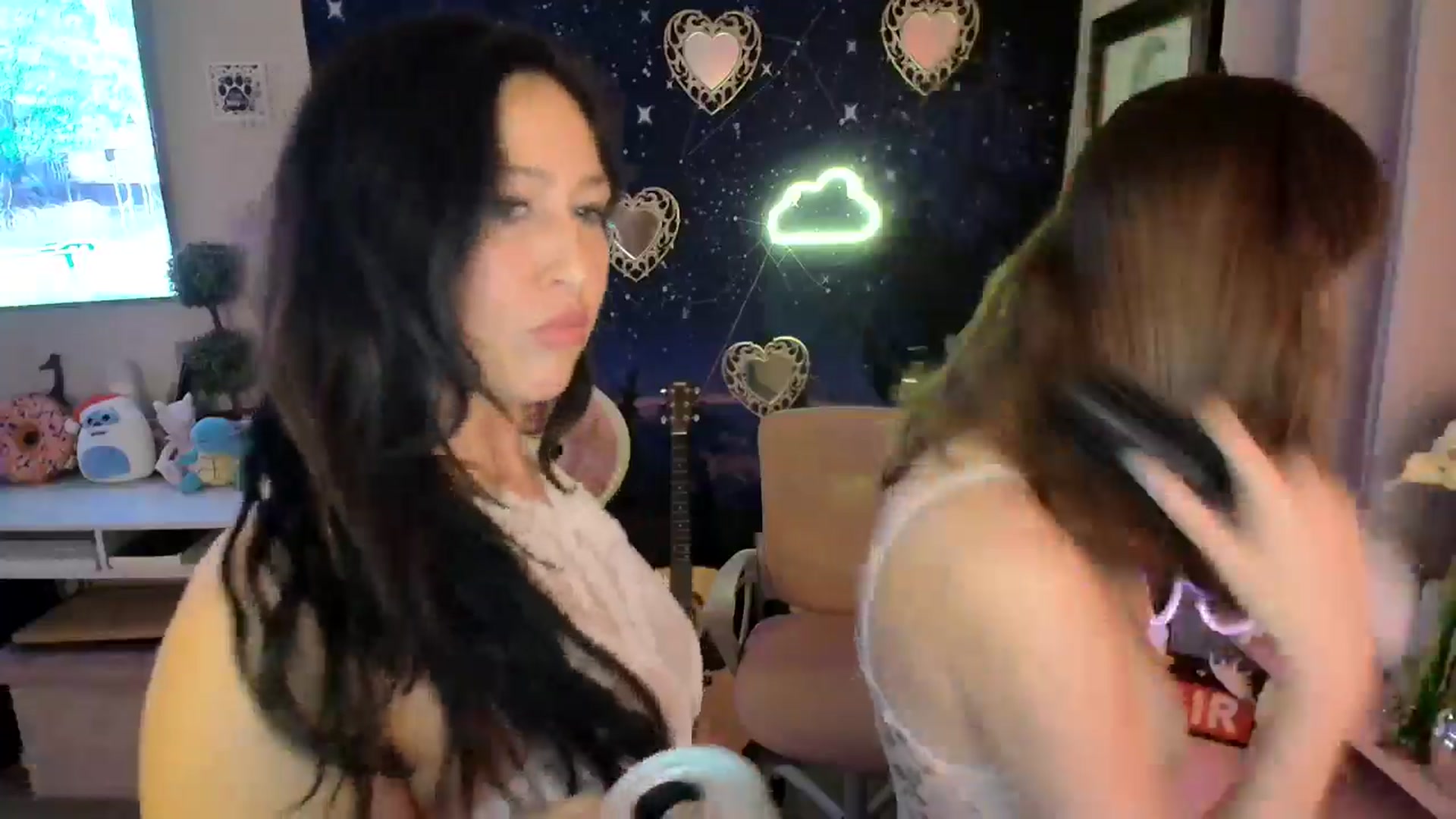 Gallery image thumbnail from HeidiKlumsy's myfreecams stream on, 03/12/2025, 06:30 image 9 of 20