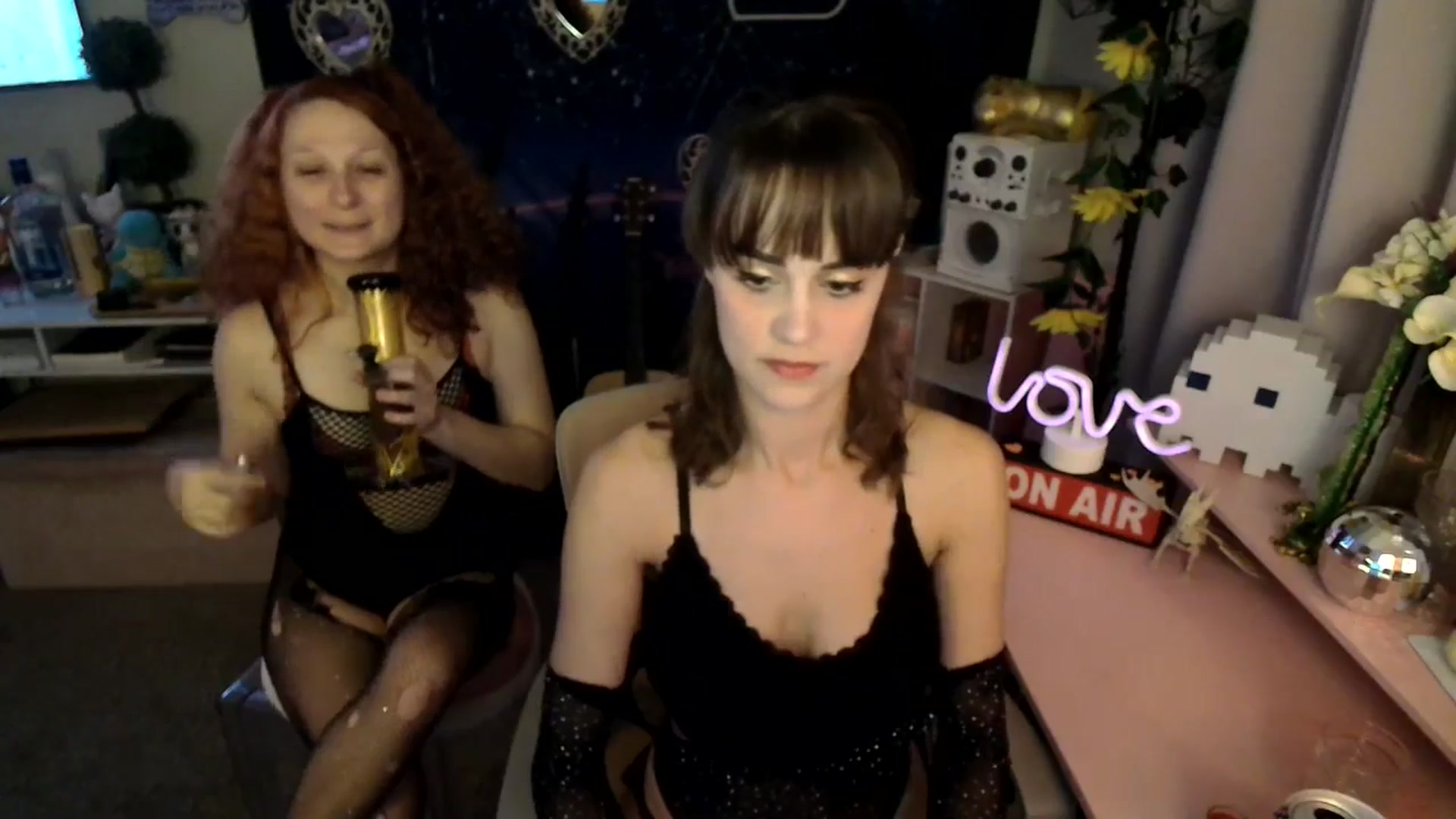 Gallery image thumbnail from HeidiKlumsy's myfreecams stream on, 03/13/2025, 07:46 image 12 of 20