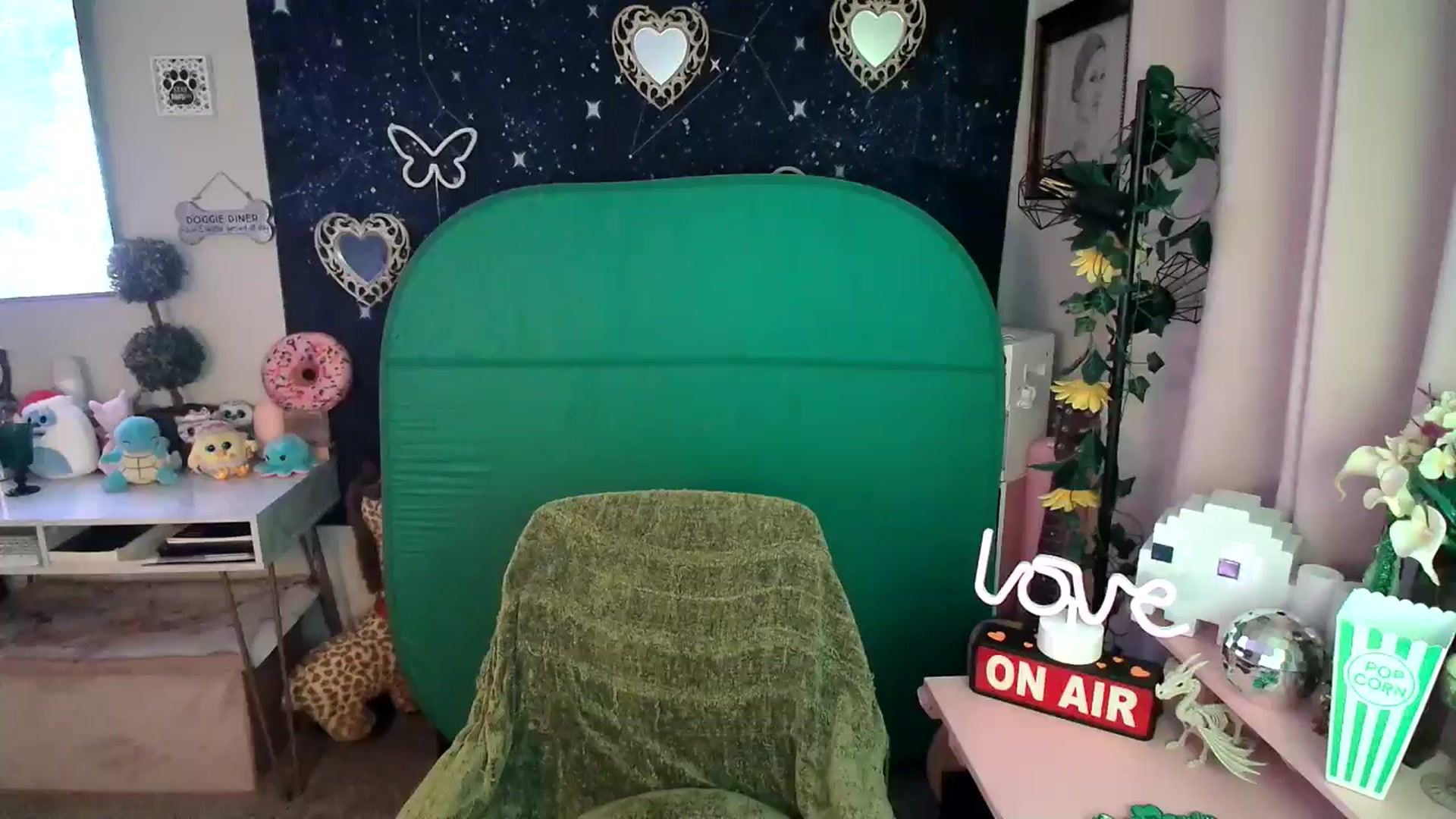 Gallery image thumbnail from HeidiKlumsy's myfreecams stream on, 03/18/2025, 02:14 image 15 of 20