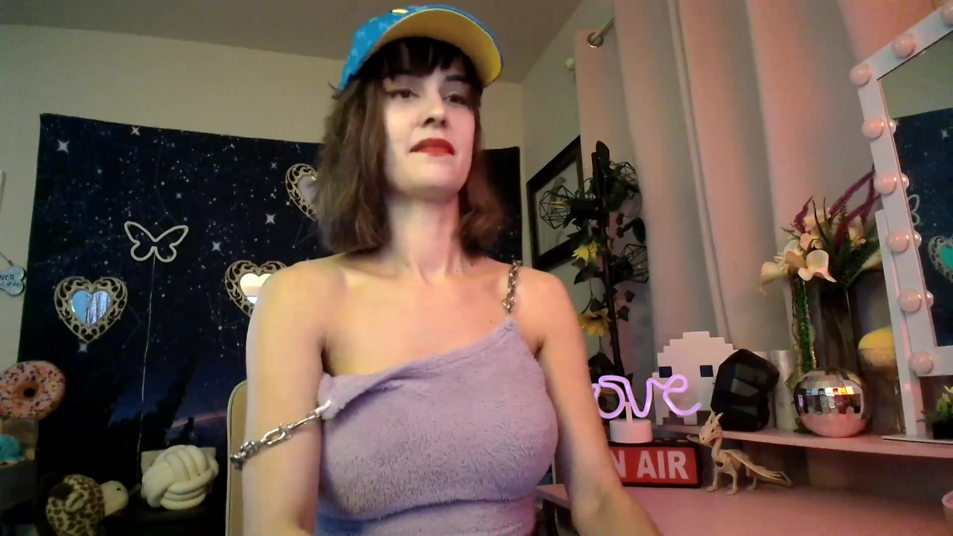 Gallery image thumbnail from HeidiKlumsy's myfreecams stream on, 03/20/2025, 05:39 image 18 of 20