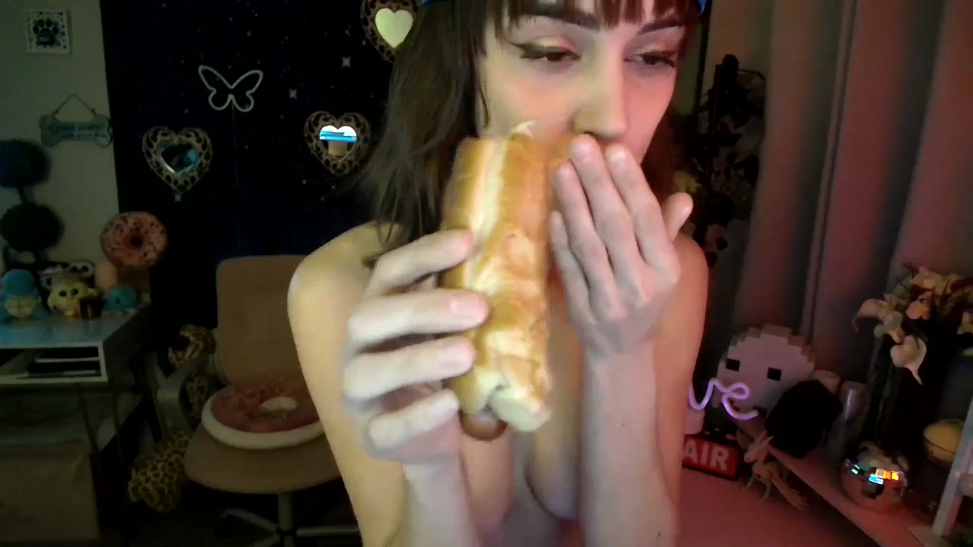 Gallery image thumbnail from HeidiKlumsy's myfreecams stream on, 03/20/2025, 05:56 image 14 of 20