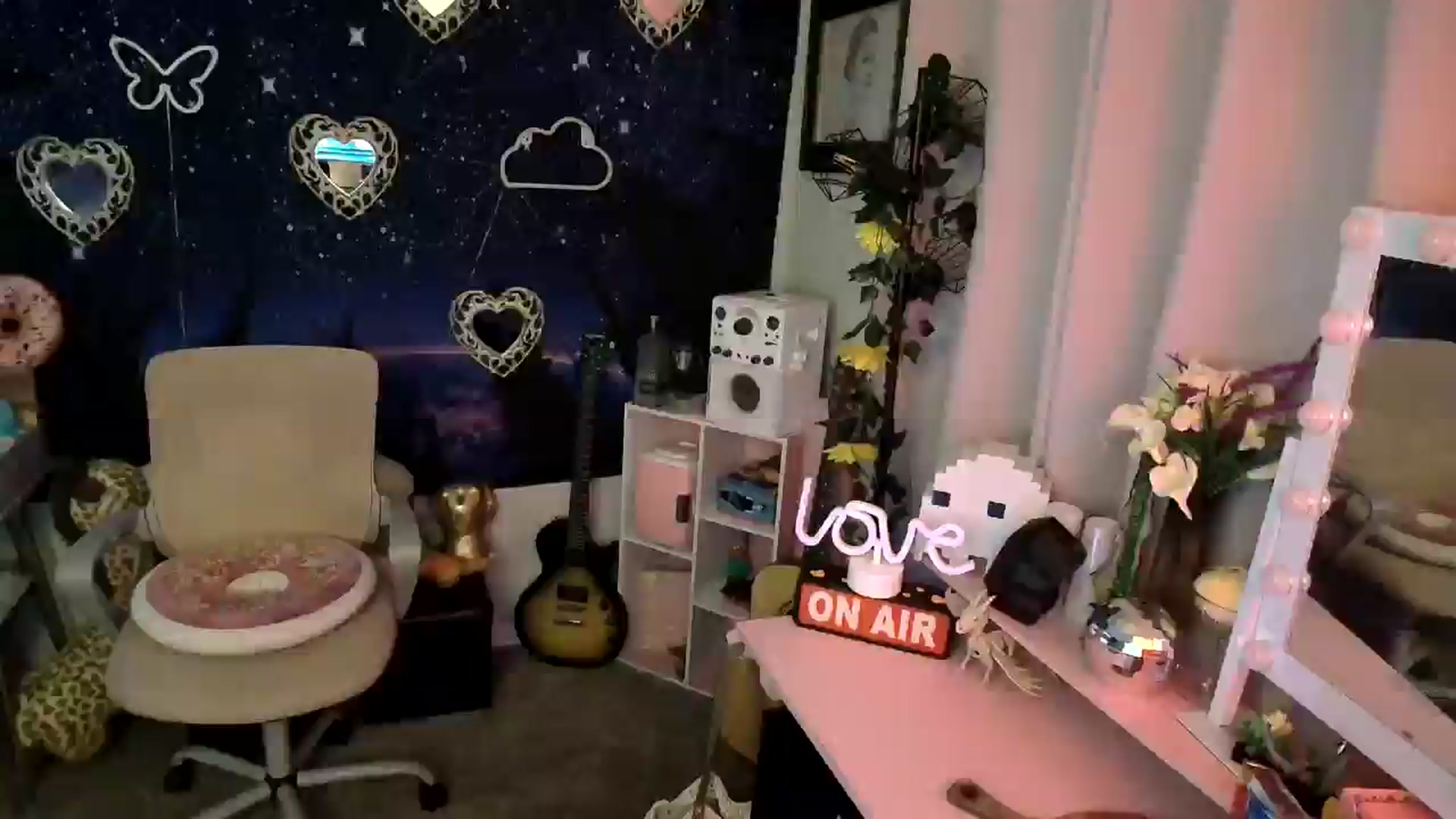 Gallery image thumbnail from HeidiKlumsy's myfreecams stream on, 03/20/2025, 05:56 image 20 of 20
