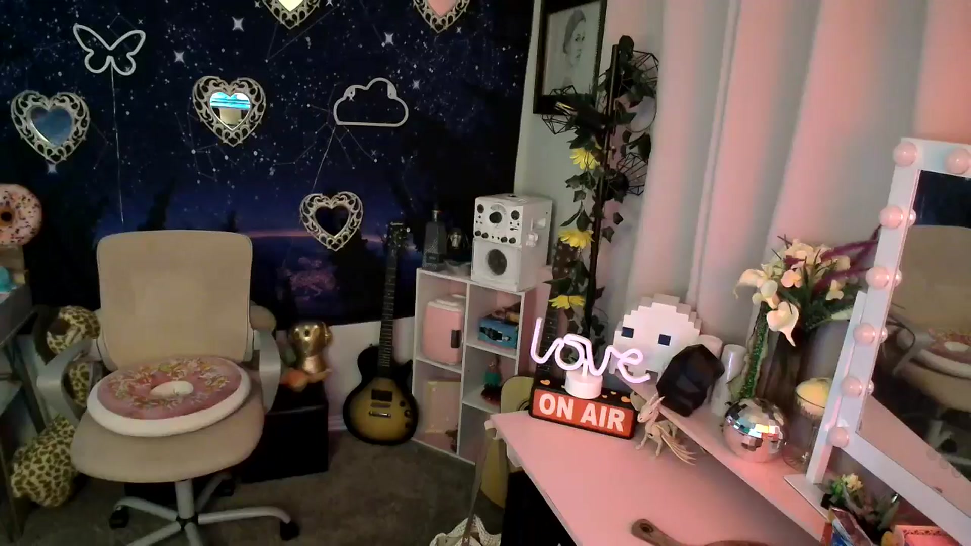 Gallery image thumbnail from HeidiKlumsy's myfreecams stream on, 03/20/2025, 05:56 image 17 of 20