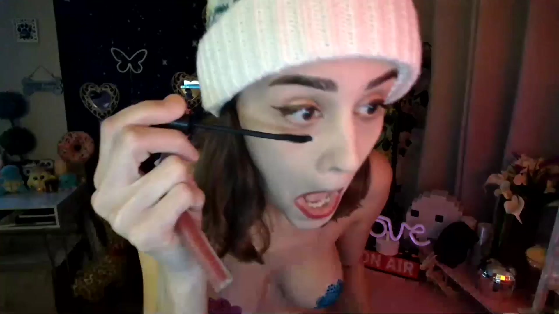Gallery image thumbnail from HeidiKlumsy's myfreecams stream on, 03/20/2025, 06:43 image 1 of 20