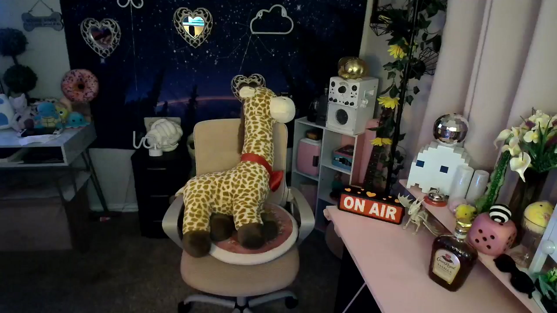 Gallery image thumbnail from HeidiKlumsy's myfreecams stream on, 03/22/2025, 04:37 image 4 of 20