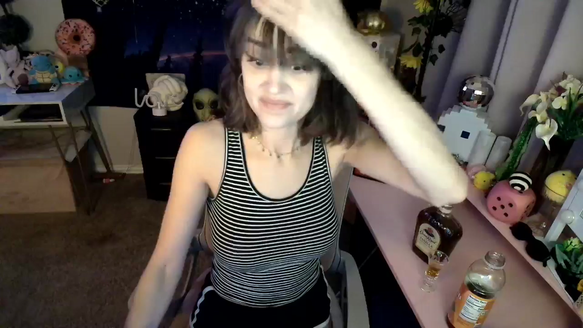 Gallery image thumbnail from HeidiKlumsy's myfreecams stream on, 03/22/2025, 04:37 image 19 of 20