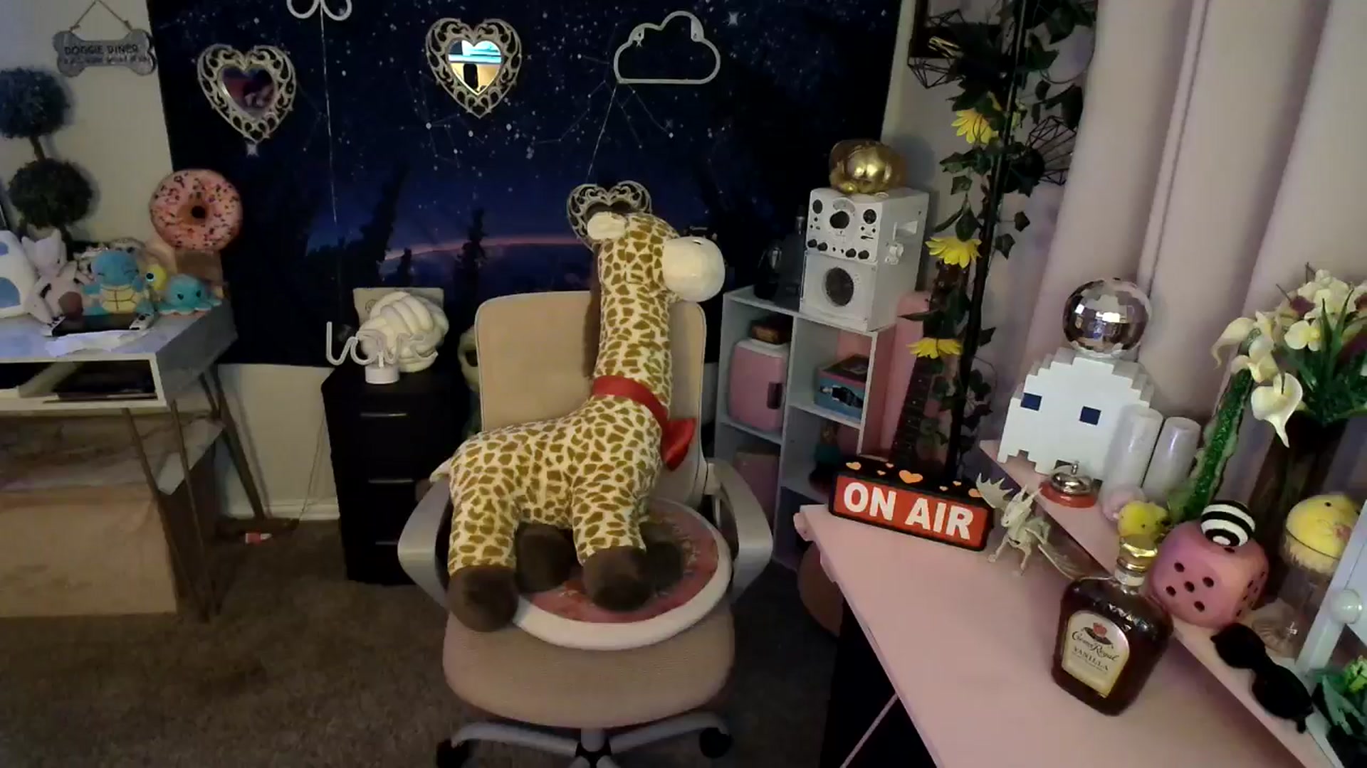 Gallery image thumbnail from HeidiKlumsy's myfreecams stream on, 03/22/2025, 04:37 image 5 of 20