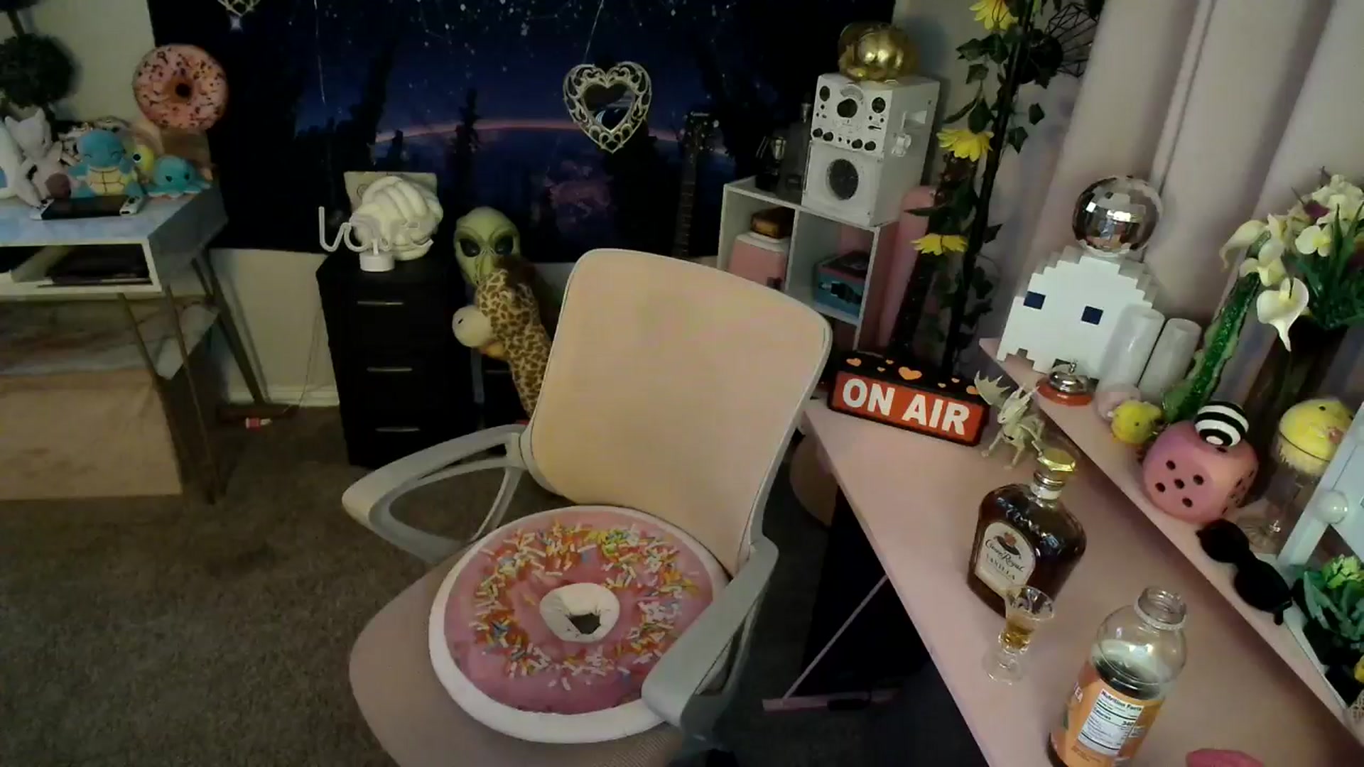 Gallery image thumbnail from HeidiKlumsy's myfreecams stream on, 03/22/2025, 04:37 image 17 of 20