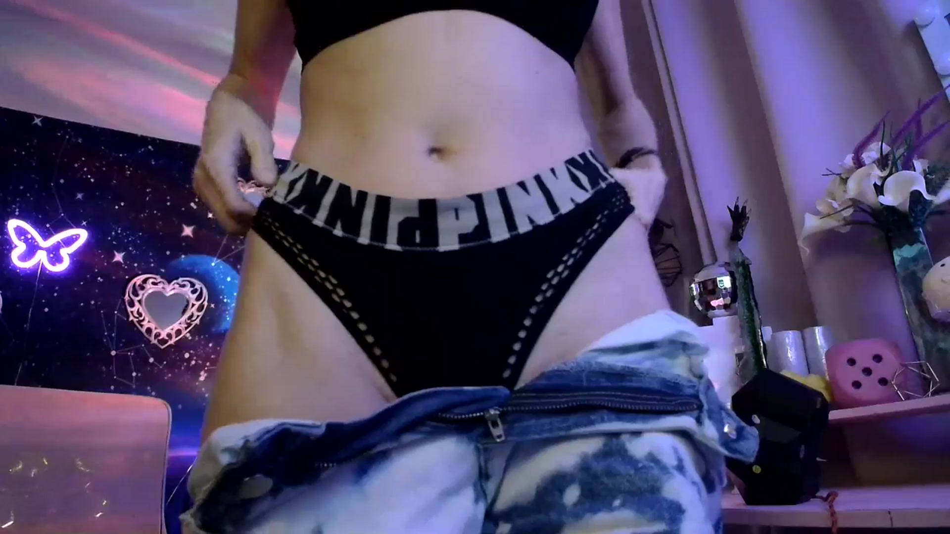Gallery image thumbnail from HeidiKlumsy's myfreecams stream on, 03/29/2025, 03:35 image 13 of 20