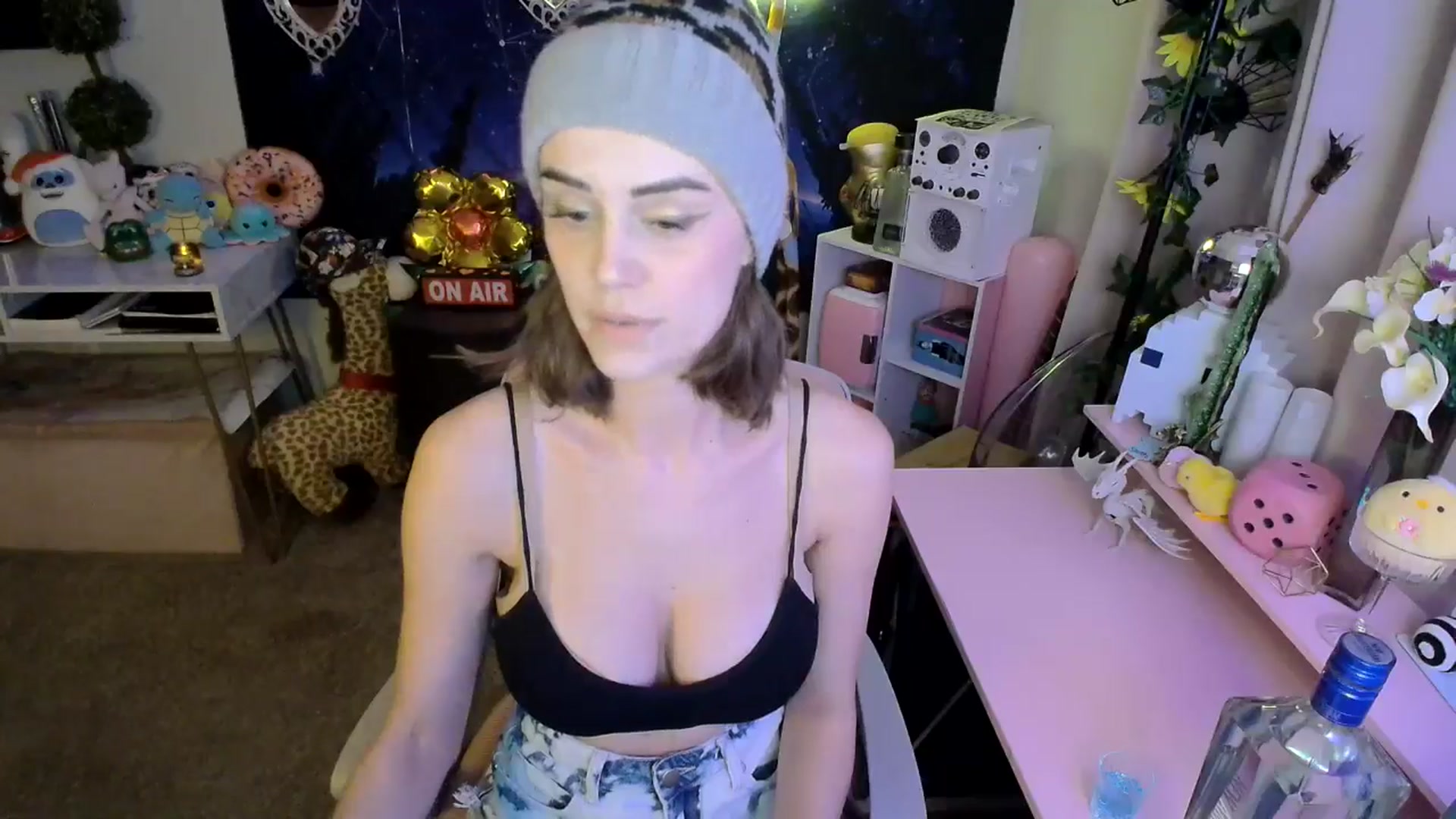 Gallery image thumbnail from HeidiKlumsy's myfreecams stream on, 03/29/2025, 03:35 image 2 of 20