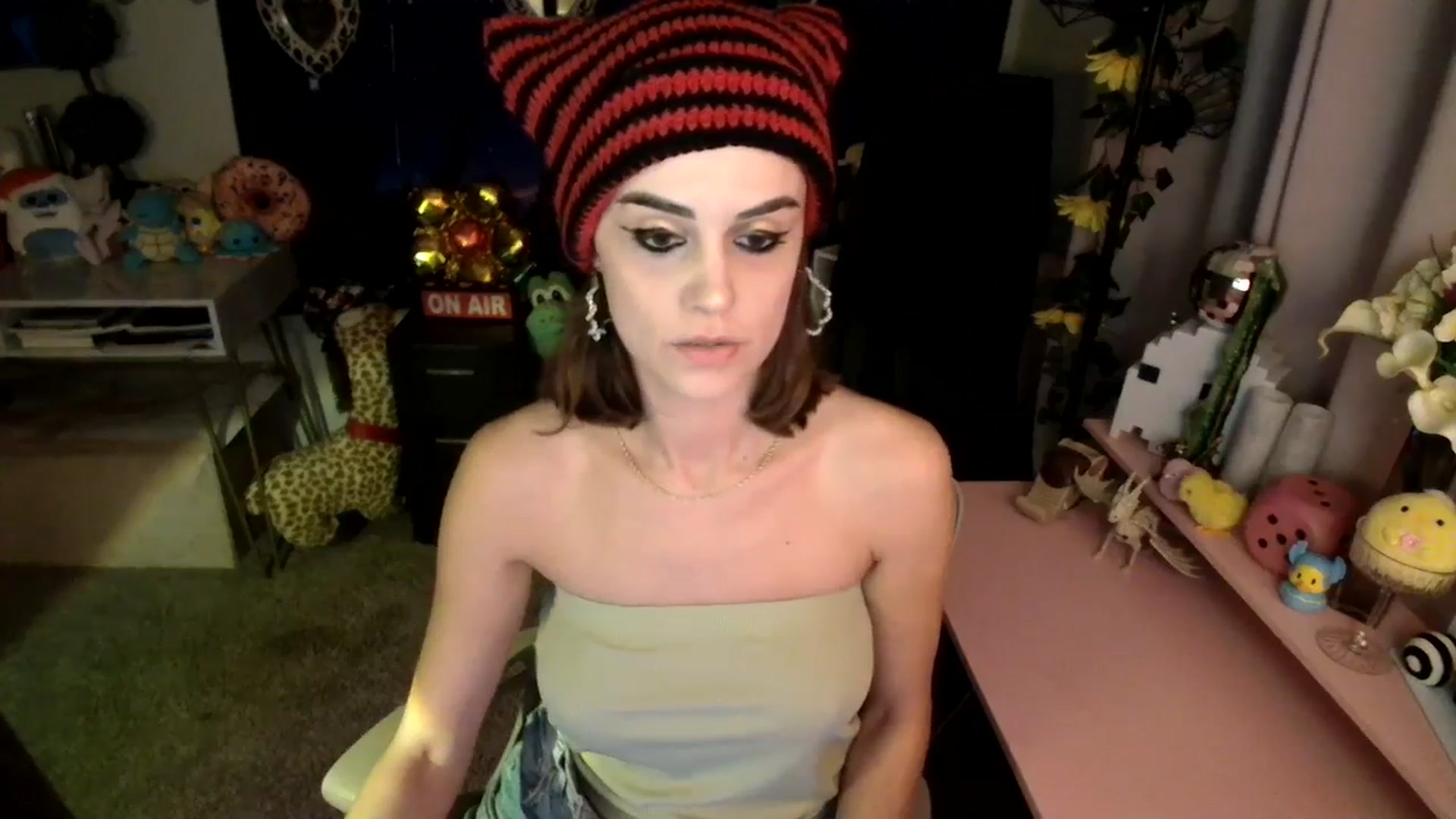 Gallery image thumbnail from HeidiKlumsy's myfreecams stream on, 04/02/2025, 07:01 image 4 of 20