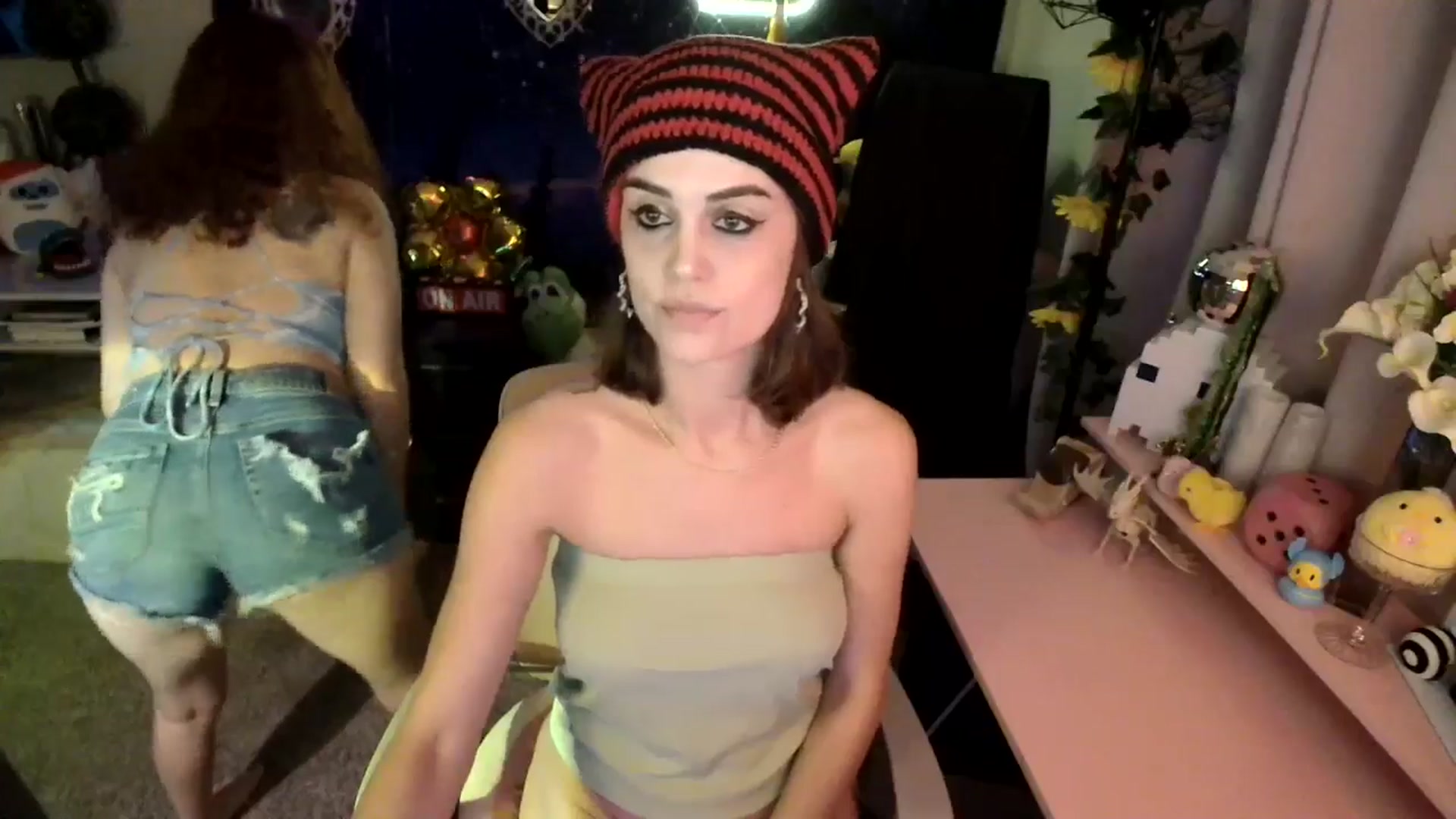 Gallery image thumbnail from HeidiKlumsy's myfreecams stream on, 04/02/2025, 07:01 image 14 of 20