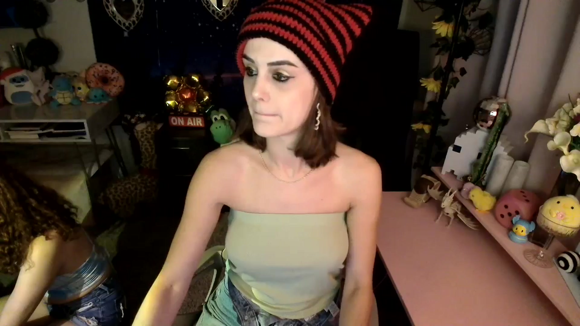 Gallery image thumbnail from HeidiKlumsy's myfreecams stream on, 04/02/2025, 07:01 image 5 of 20