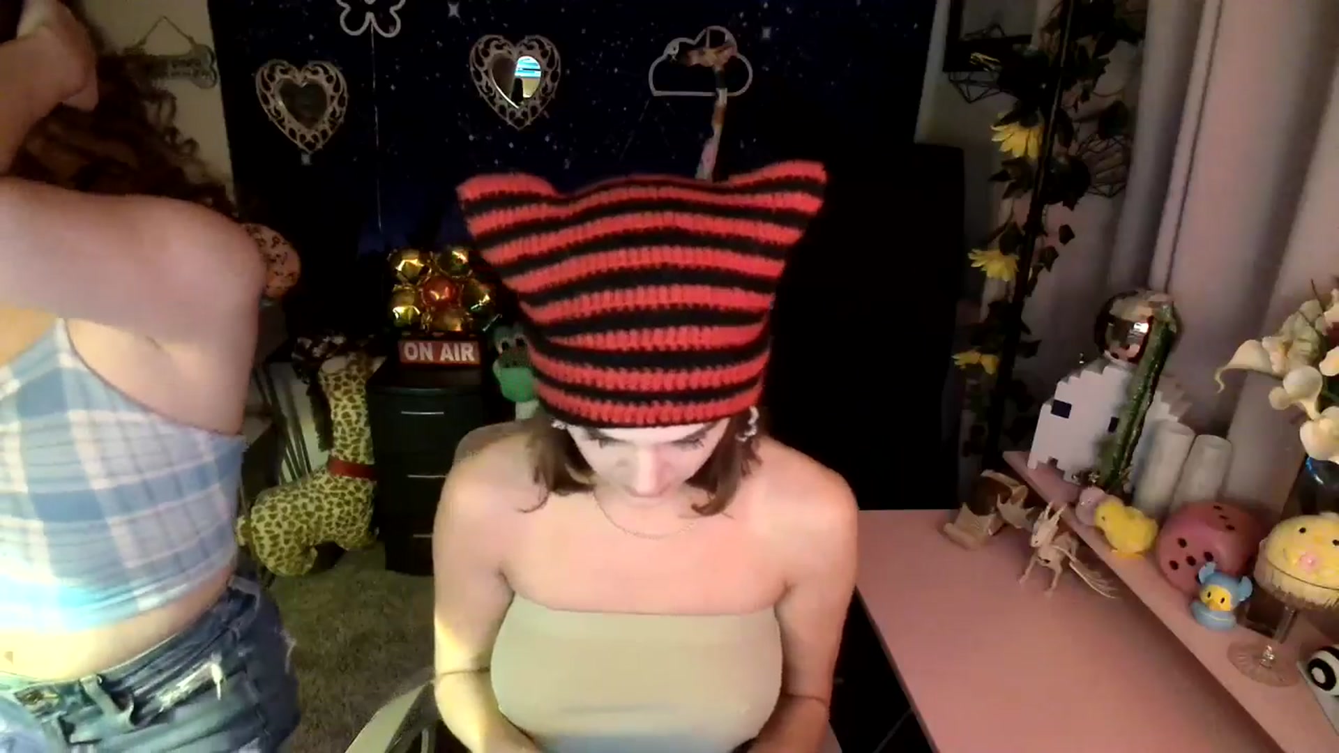 Gallery image thumbnail from HeidiKlumsy's myfreecams stream on, 04/02/2025, 07:01 image 9 of 20
