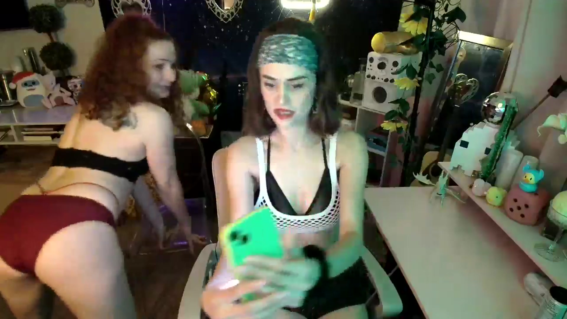Gallery image thumbnail from HeidiKlumsy's myfreecams stream on, 04/03/2025, 06:46 image 17 of 20