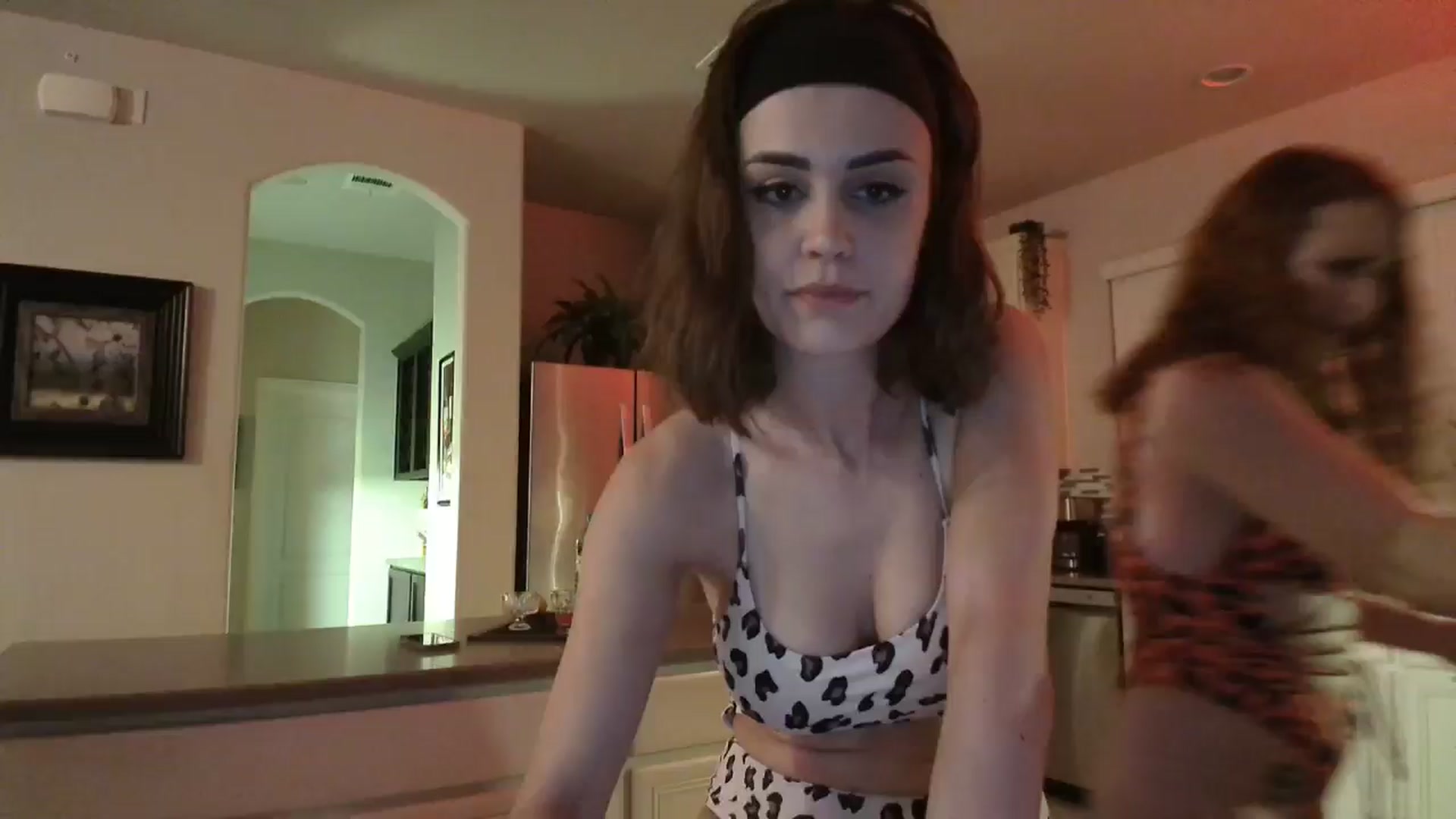 Gallery image thumbnail from HeidiKlumsy's myfreecams stream on, 04/17/2025, 02:33 image 15 of 20