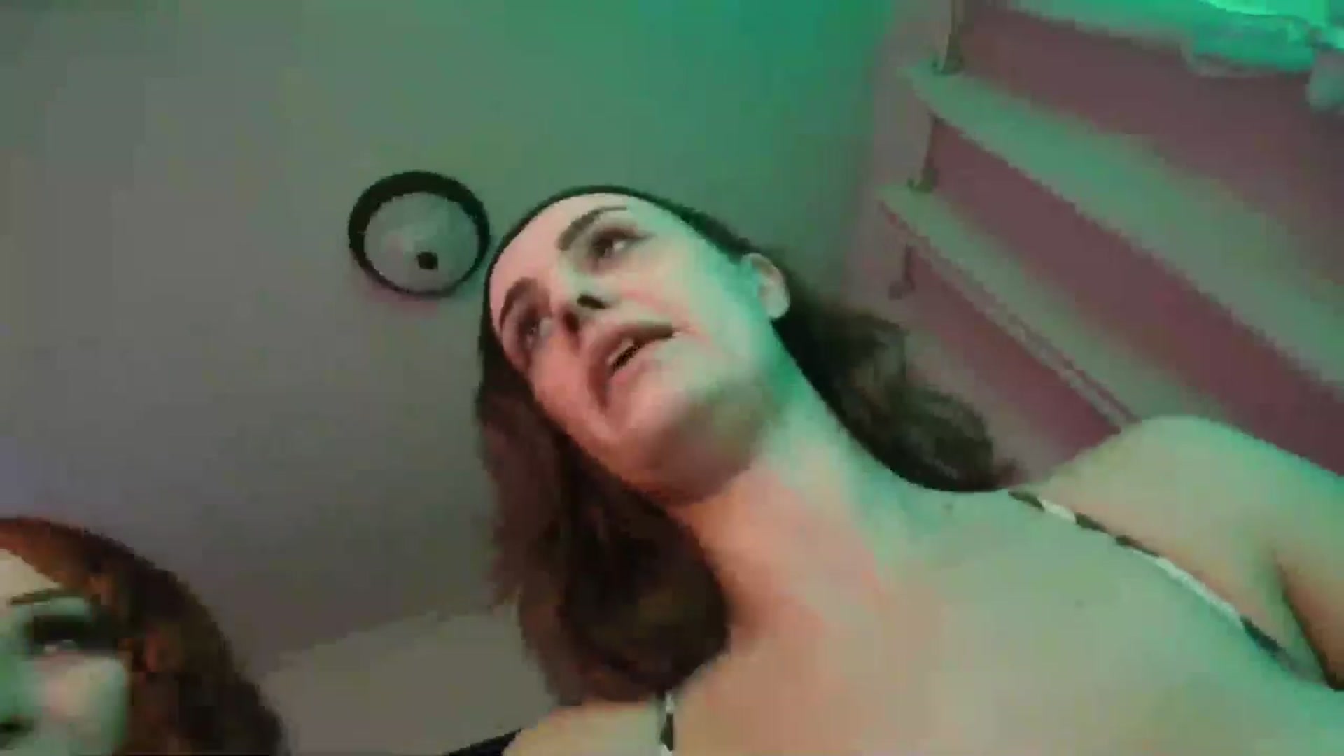 Gallery image thumbnail from HeidiKlumsy's myfreecams stream on, 04/17/2025, 03:14 image 14 of 20