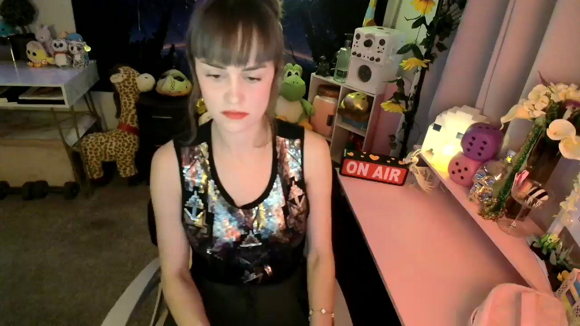 Gallery image thumbnail from HeidiKlumsy's myfreecams stream on, 05/05/2025, 22:28 image 14 of 20