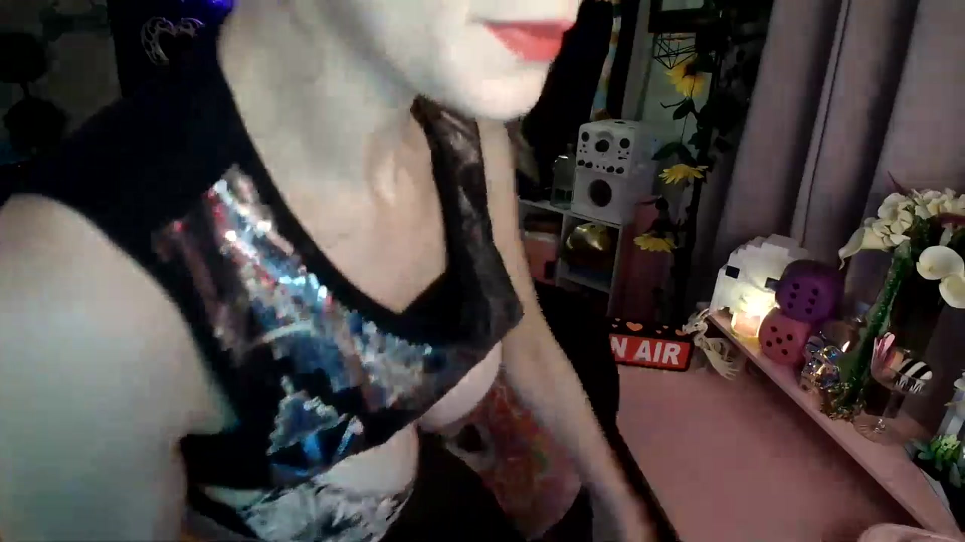 Gallery image thumbnail from HeidiKlumsy's myfreecams stream on, 05/05/2025, 22:28 image 7 of 20
