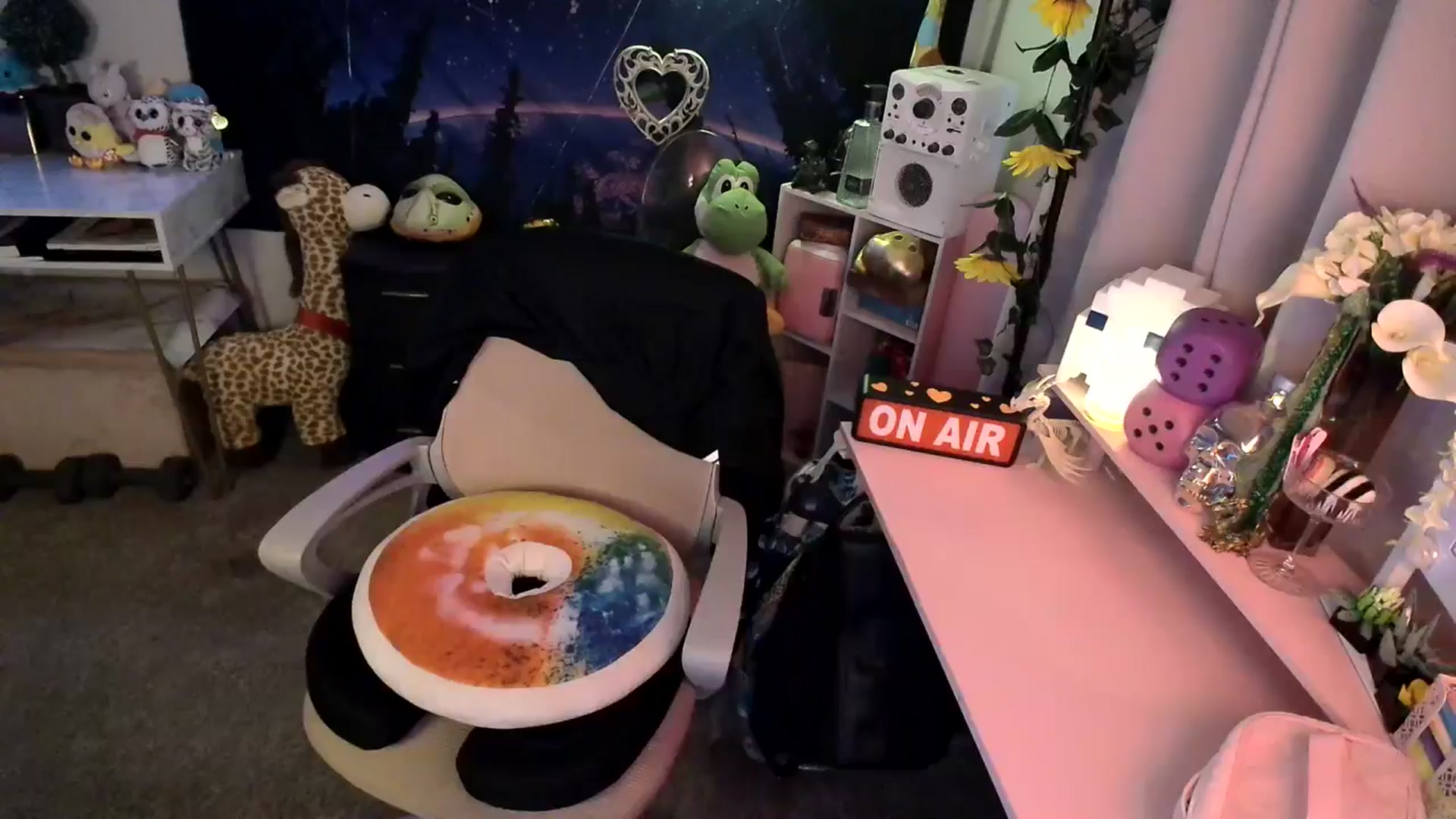 Gallery image thumbnail from HeidiKlumsy's myfreecams stream on, 05/05/2025, 22:28 image 16 of 20