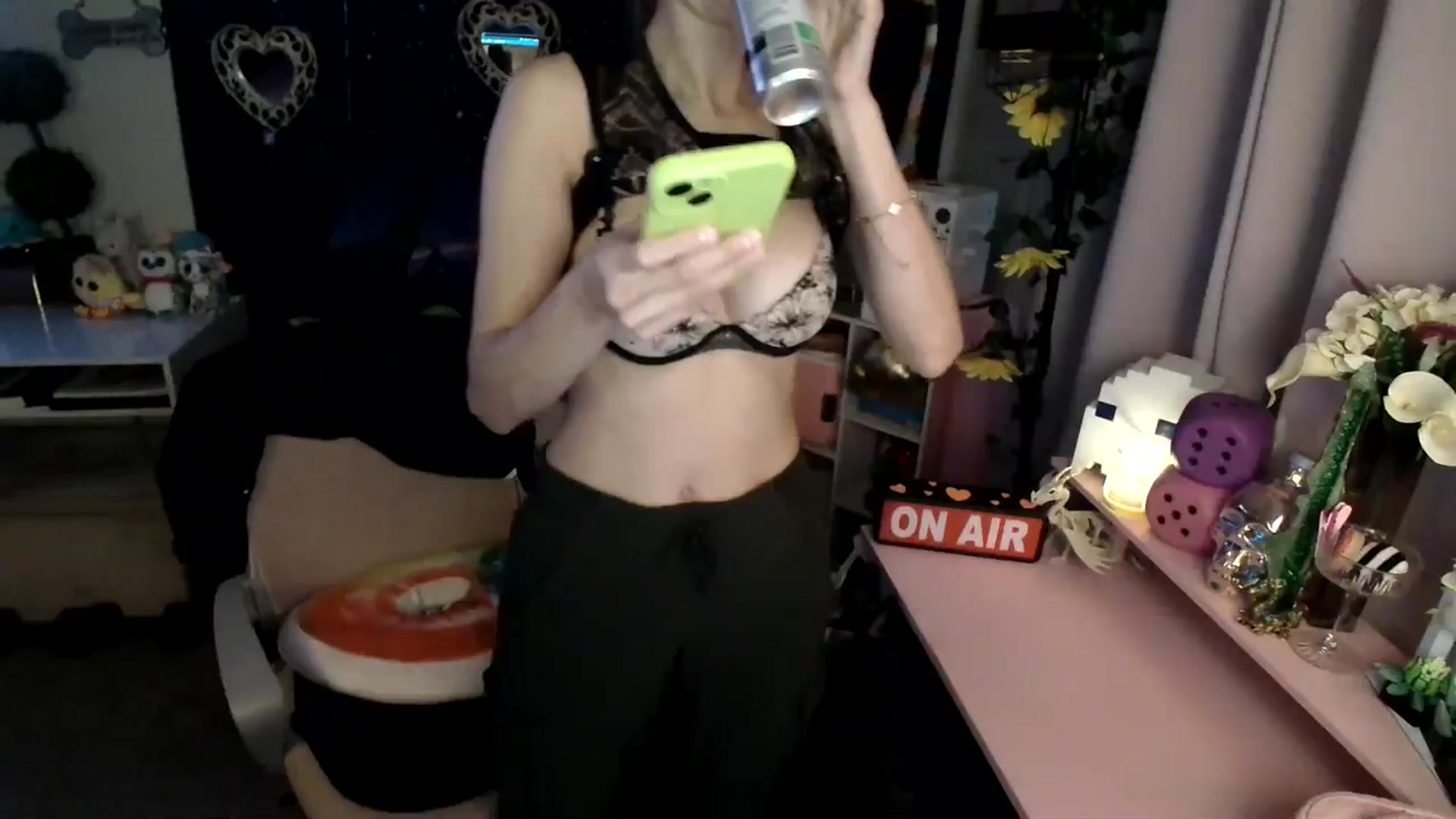 Gallery image thumbnail from HeidiKlumsy's myfreecams stream on, 05/05/2025, 22:28 image 5 of 20