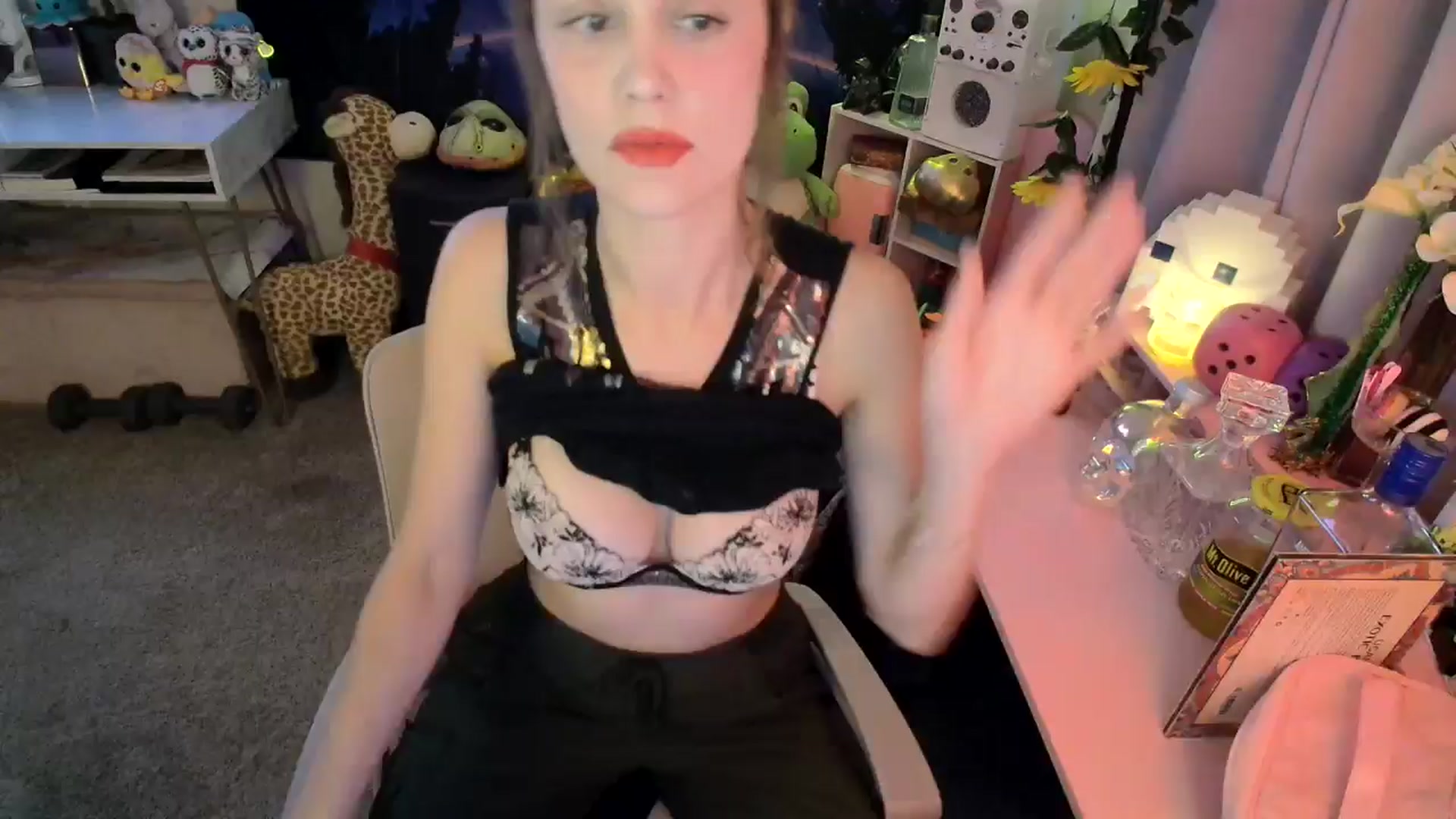 Gallery image thumbnail from HeidiKlumsy's myfreecams stream on, 05/05/2025, 22:48 image 8 of 20