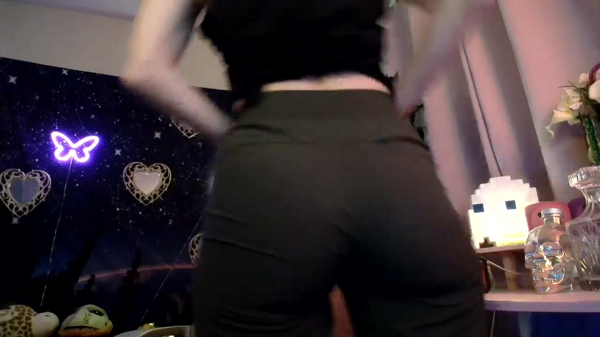 Gallery image thumbnail from HeidiKlumsy's myfreecams stream on, 05/05/2025, 22:48 image 16 of 20